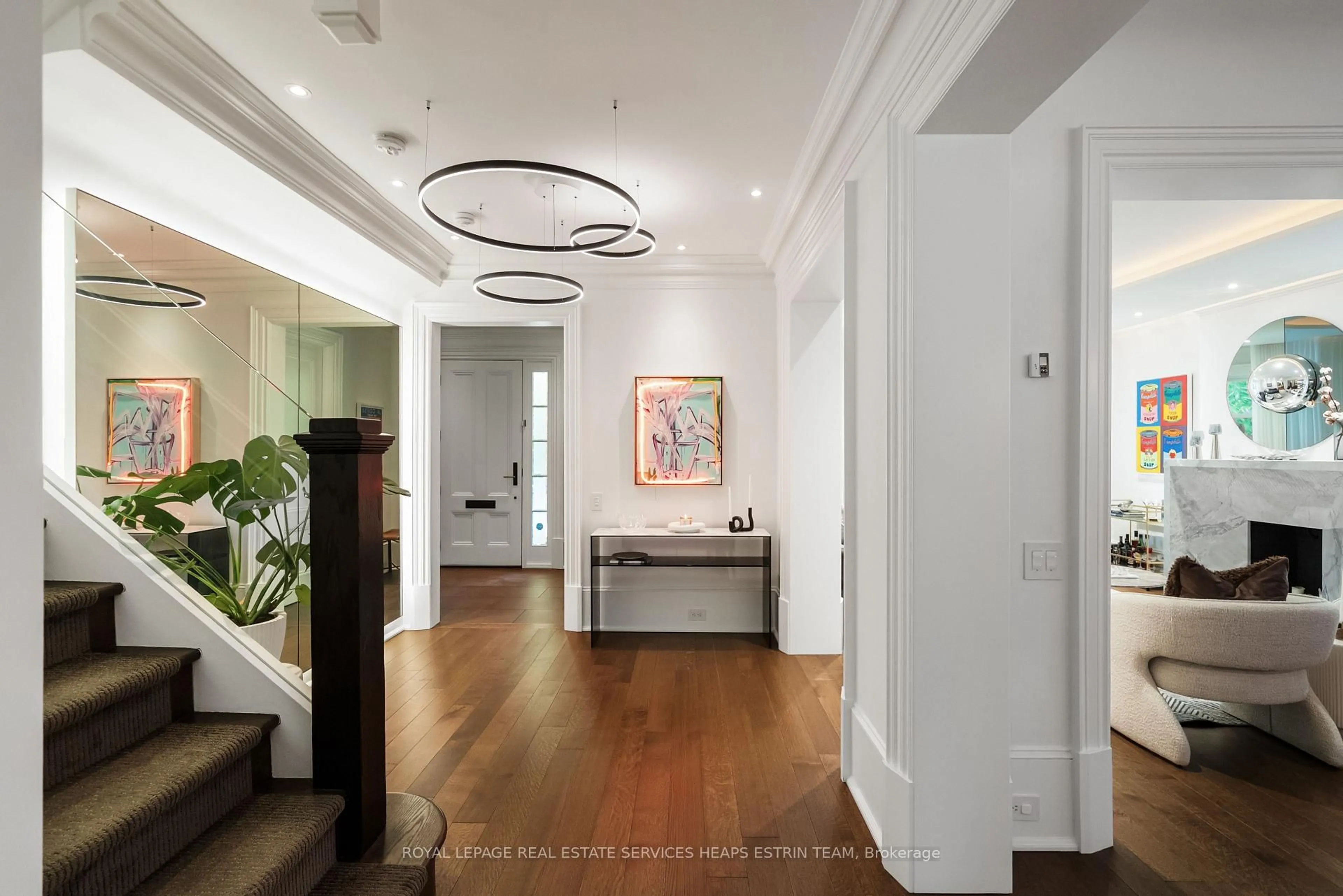 Indoor foyer for 150 Douglas Dr, Toronto Ontario M4W 2B7