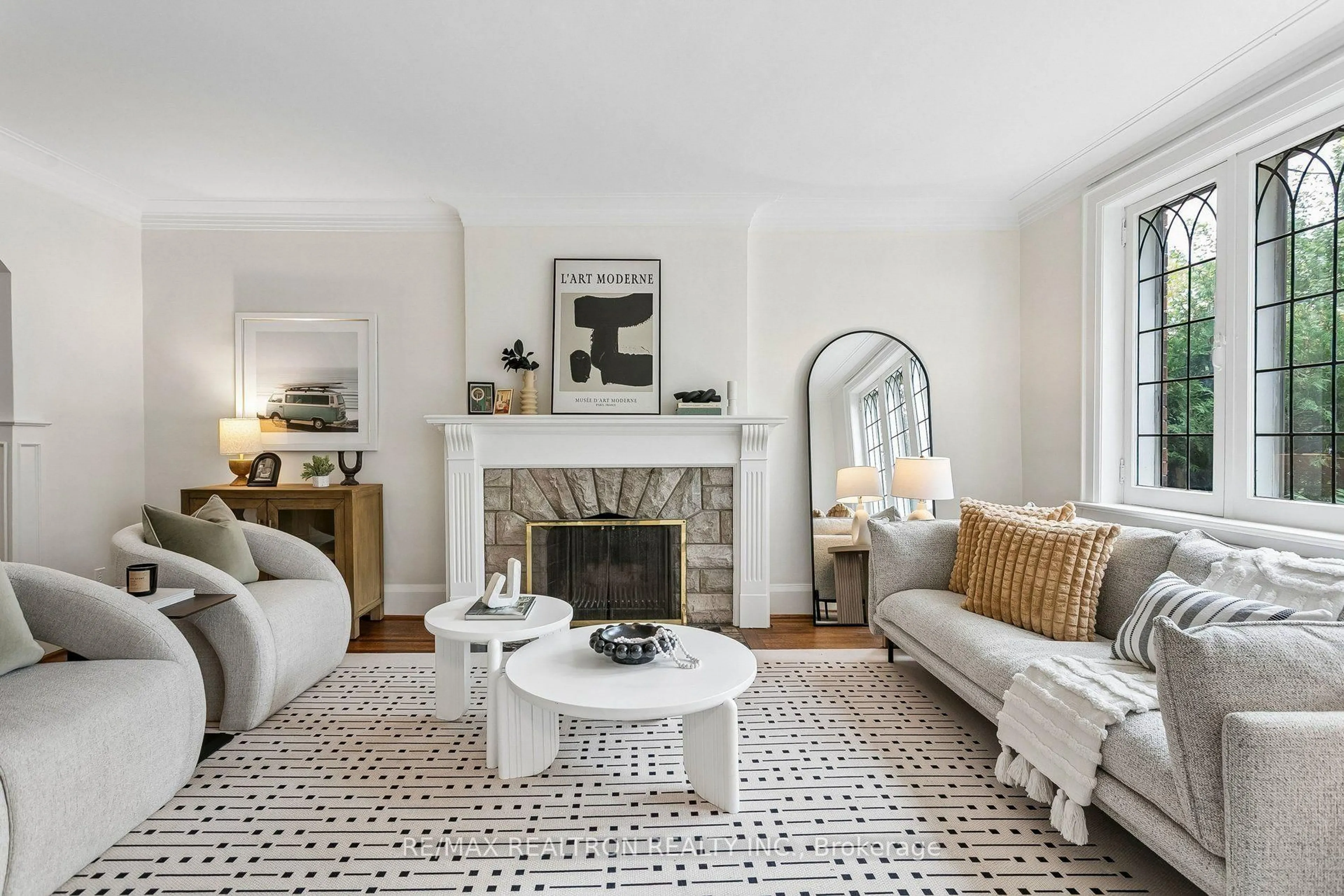 Living room with furniture, unknown for 57 Castle Knock Rd, Toronto Ontario M5N 2J6