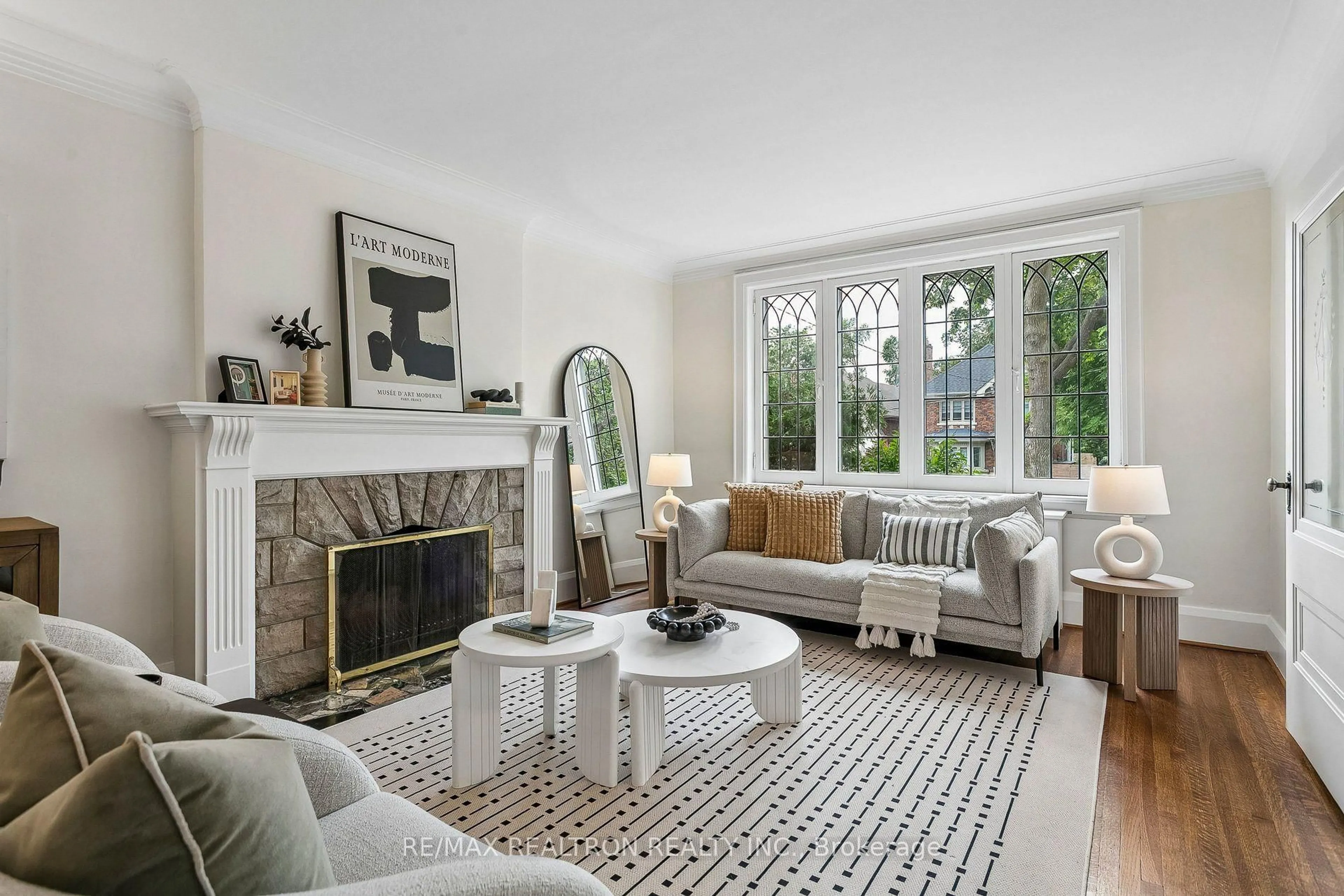 Living room with furniture, unknown for 57 Castle Knock Rd, Toronto Ontario M5N 2J6