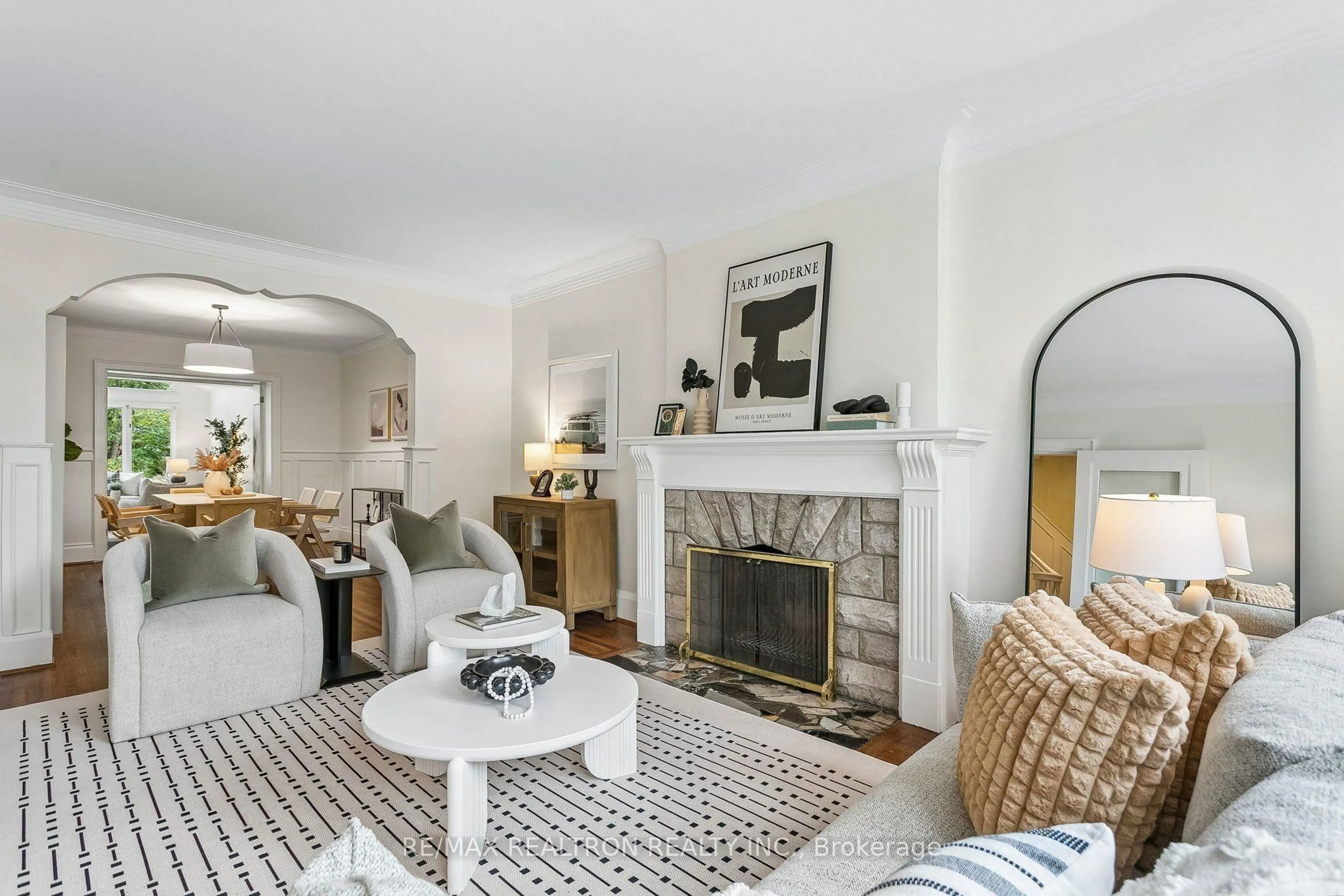 Living room with furniture, unknown for 57 Castle Knock Rd, Toronto Ontario M5N 2J6