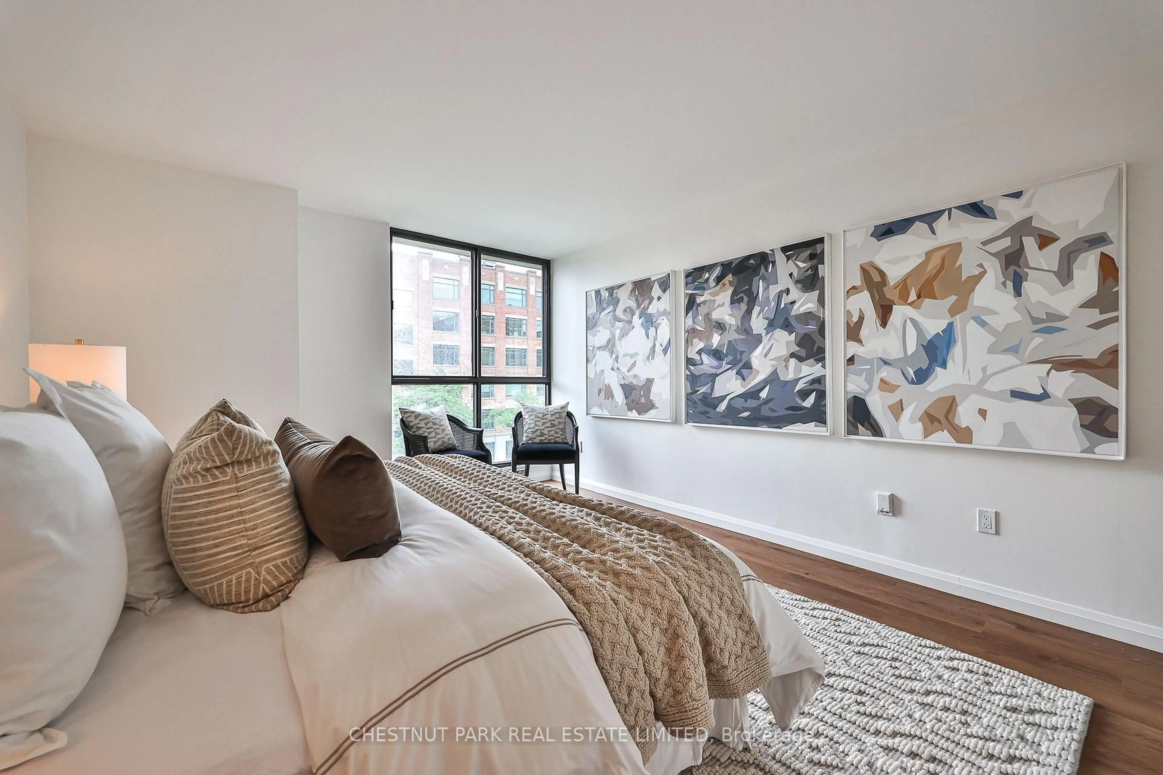 Bedroom with bed, unknown for 188 Spadina Ave #301, Toronto Ontario M5T 3A4