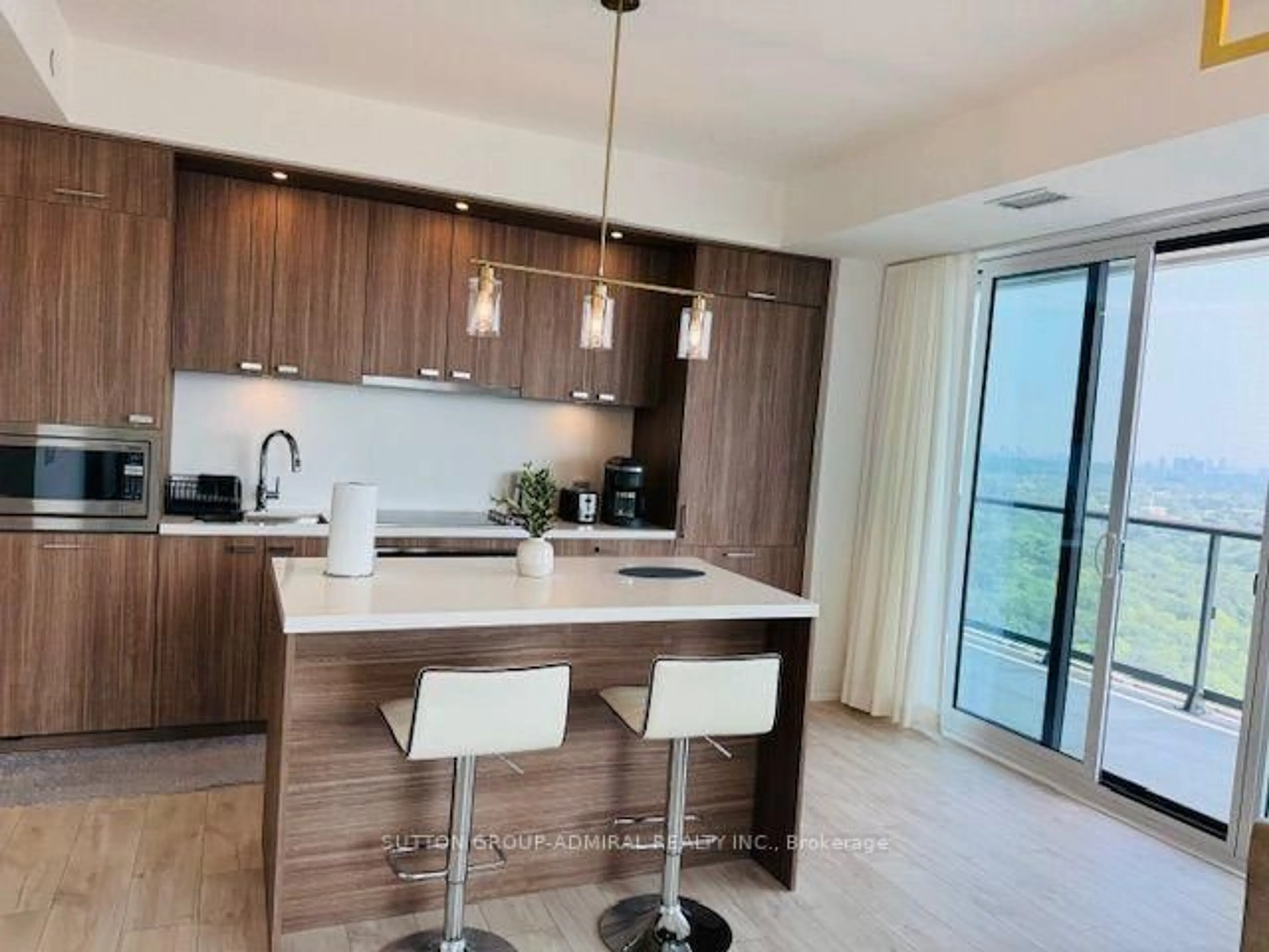 Open concept kitchen, unknown for 10 Inn On The Park Dr #2904, Toronto Ontario M3C 0P9