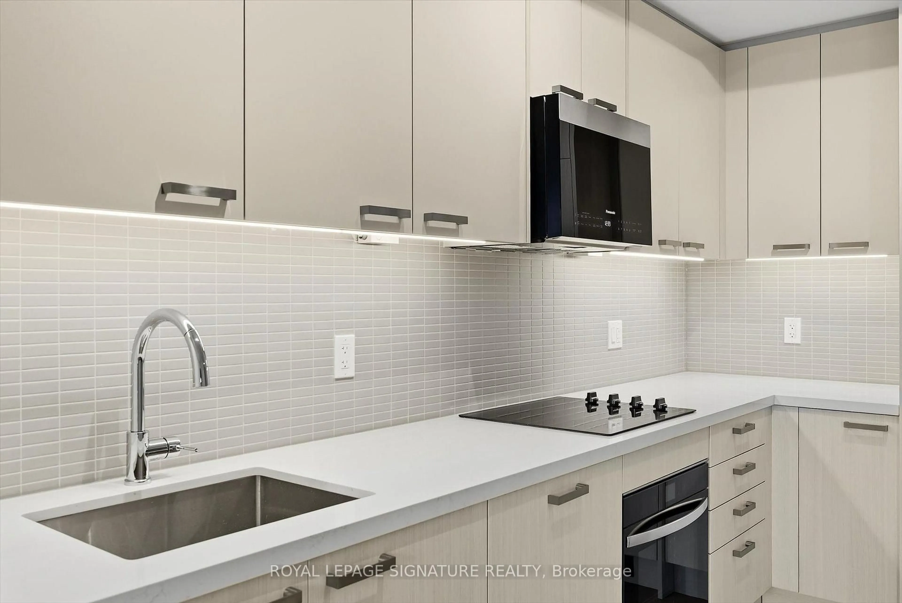 Standard kitchen, ceramic/tile floor for 20 Soudan Ave #3409, Toronto Ontario M4S 0E2
