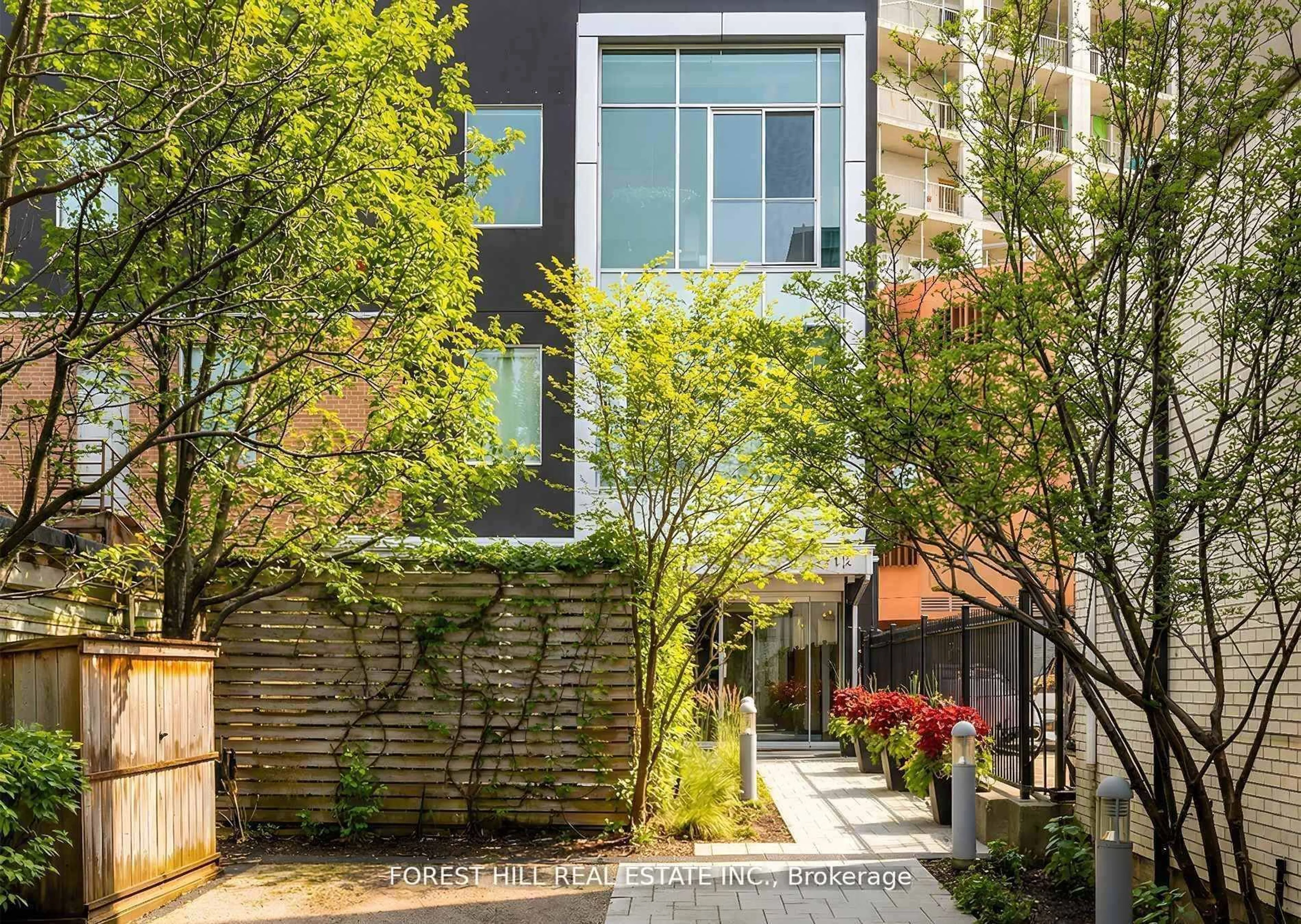 Patio, street for 113 Dupont St #PH01, Toronto Ontario M5R 1V4