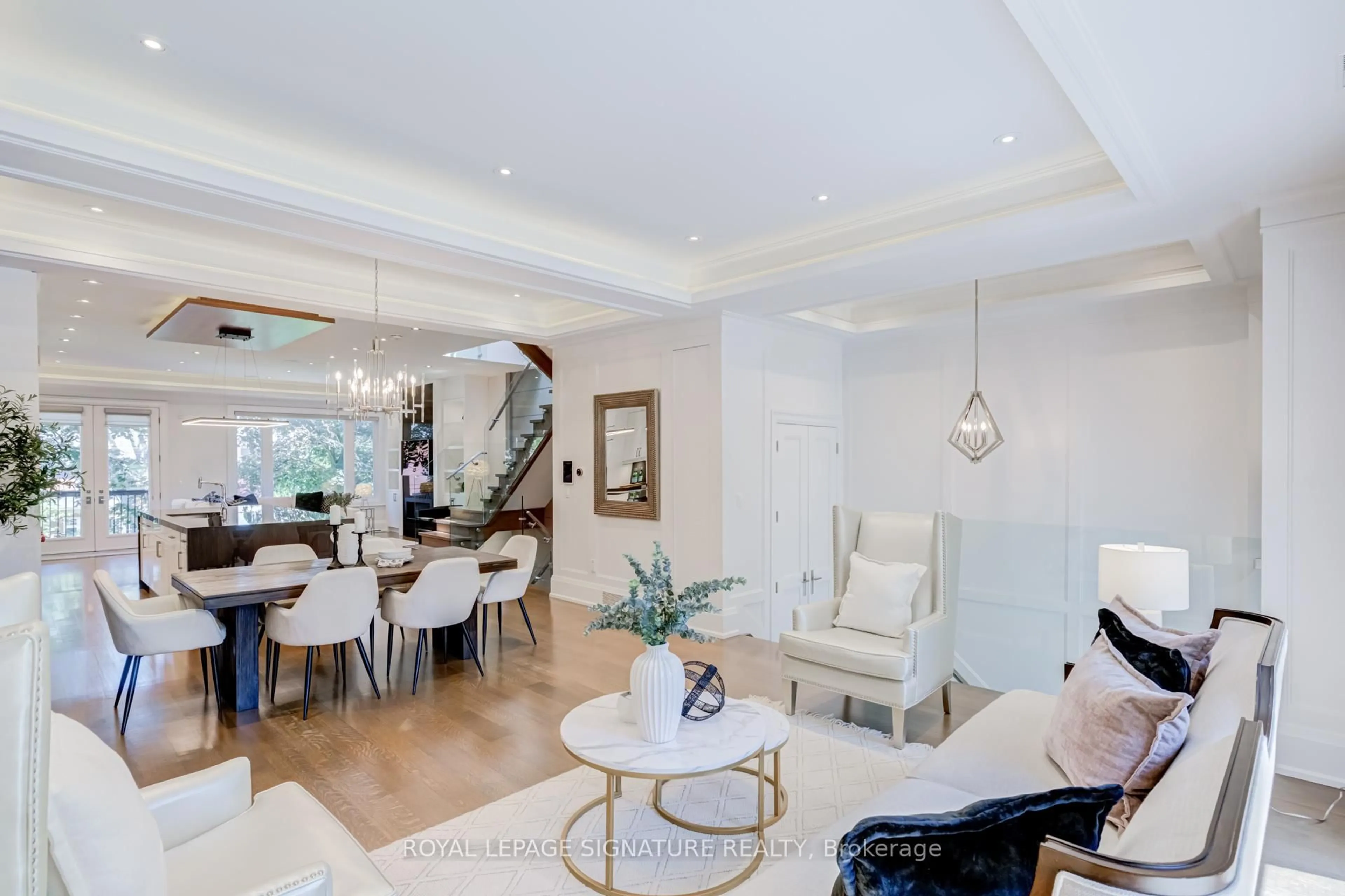 Living room with furniture, unknown for 200 Snowdon Ave, Toronto Ontario M4N 2B2