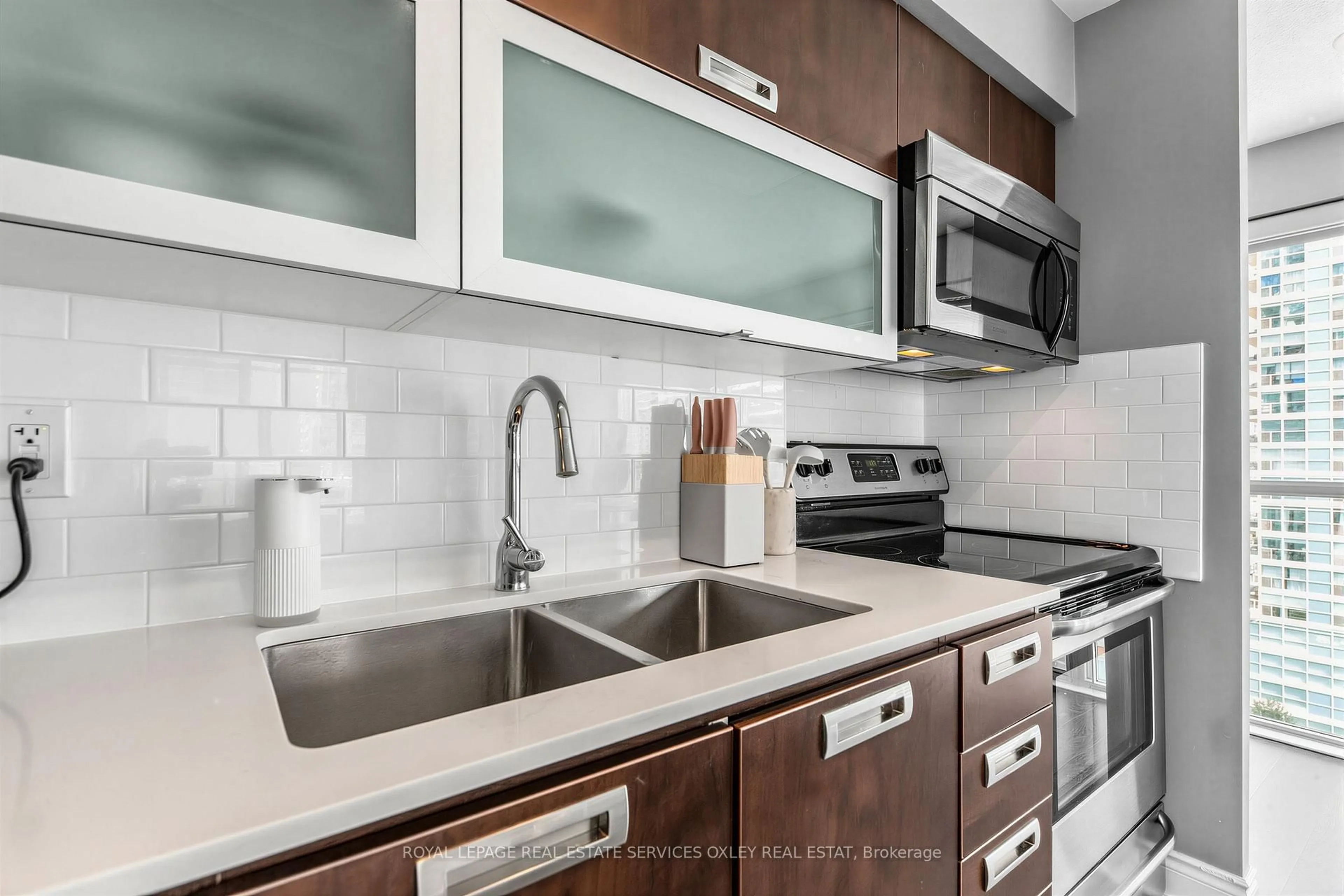 Standard kitchen, ceramic/tile floor for 100 Western Battery Rd #1102, Toronto Ontario M6K 3S2