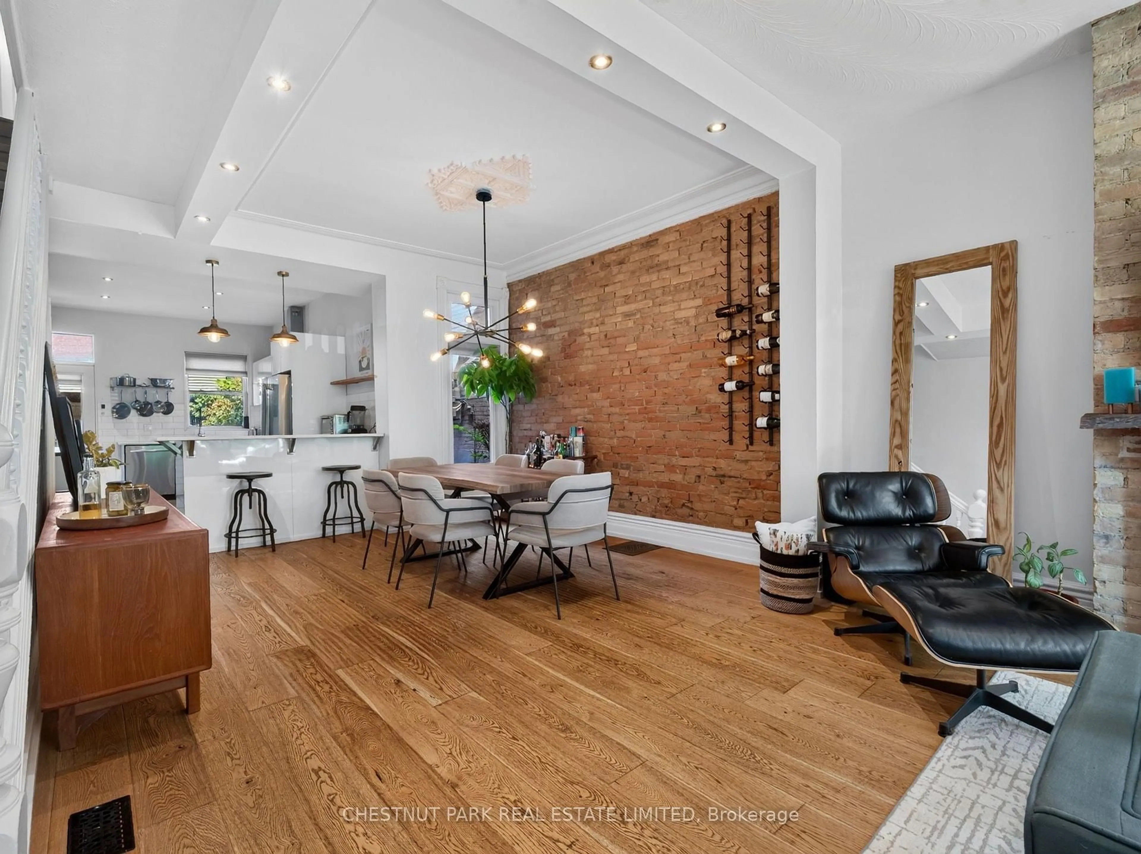 Unknown for 28 Robinson St, Toronto Ontario M6J 1L2