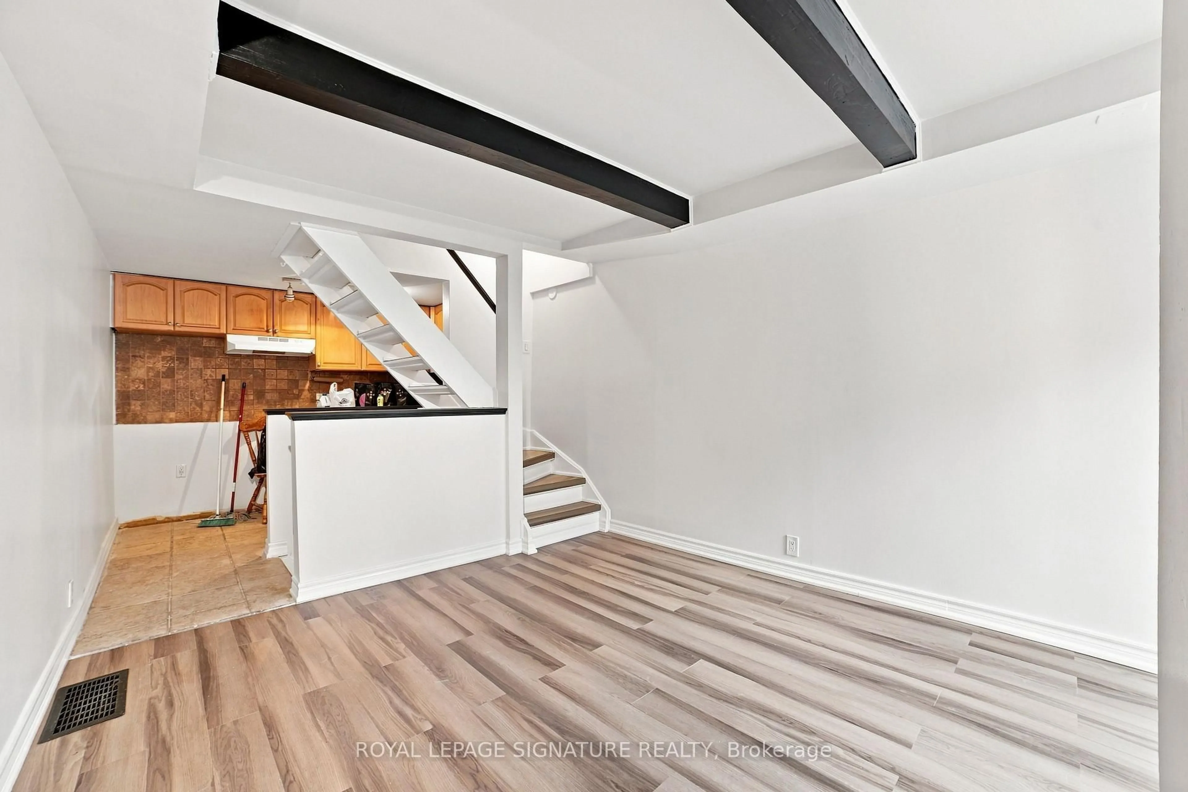 Unknown for 325 Jarvis St #18, Toronto Ontario M5B 2C2