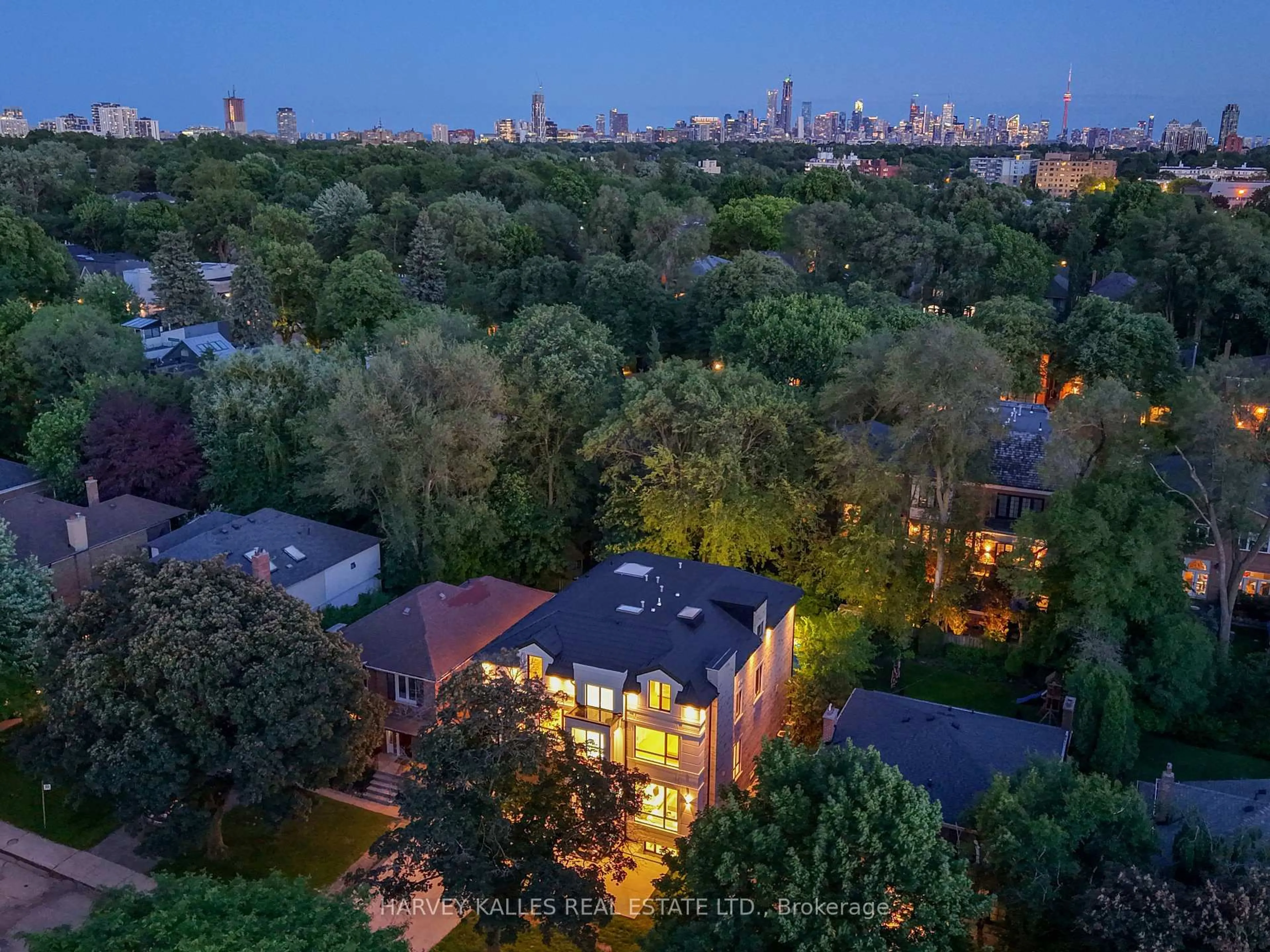 A pic from outside/outdoor area/front of a property/back of a property/a pic from drone, city buildings view from balcony for 615 Briar Hill Ave, Toronto Ontario M5N 1N4