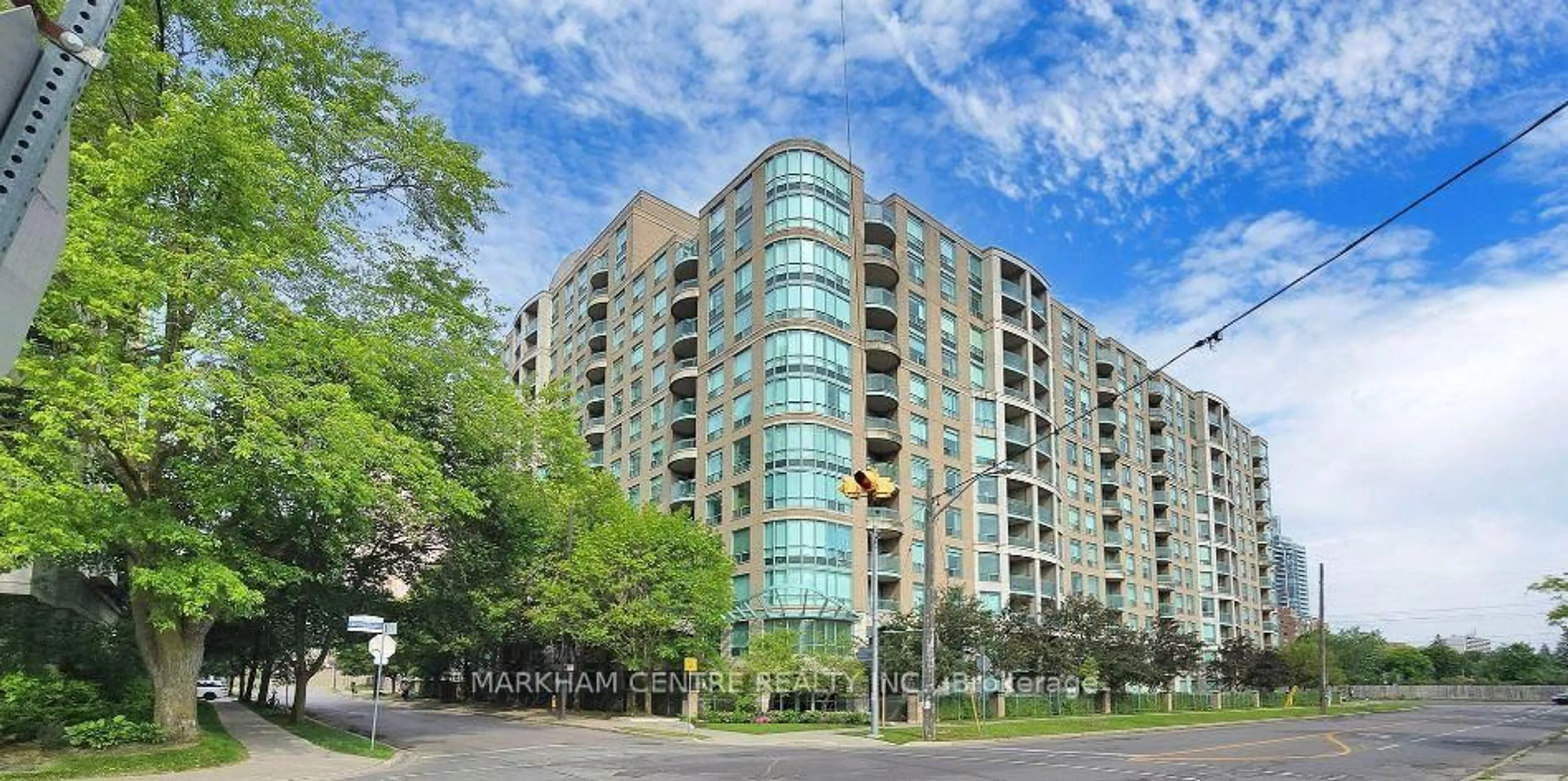 Indoor foyer for 18 Pemberton Ave #901, Toronto Ontario M2M 4K9
