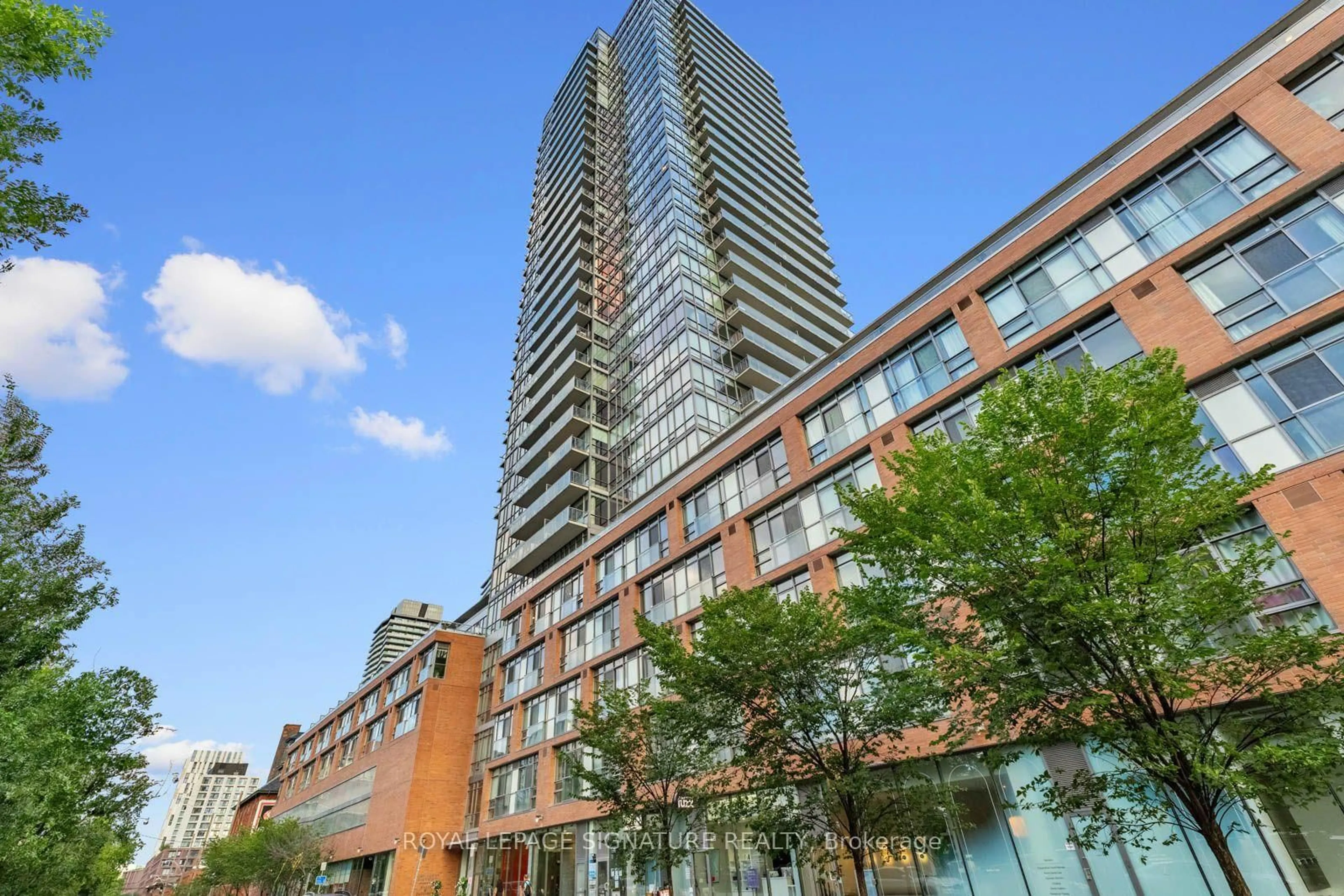 Patio, building for 33 Mill St #210, Toronto Ontario M5A 3R3