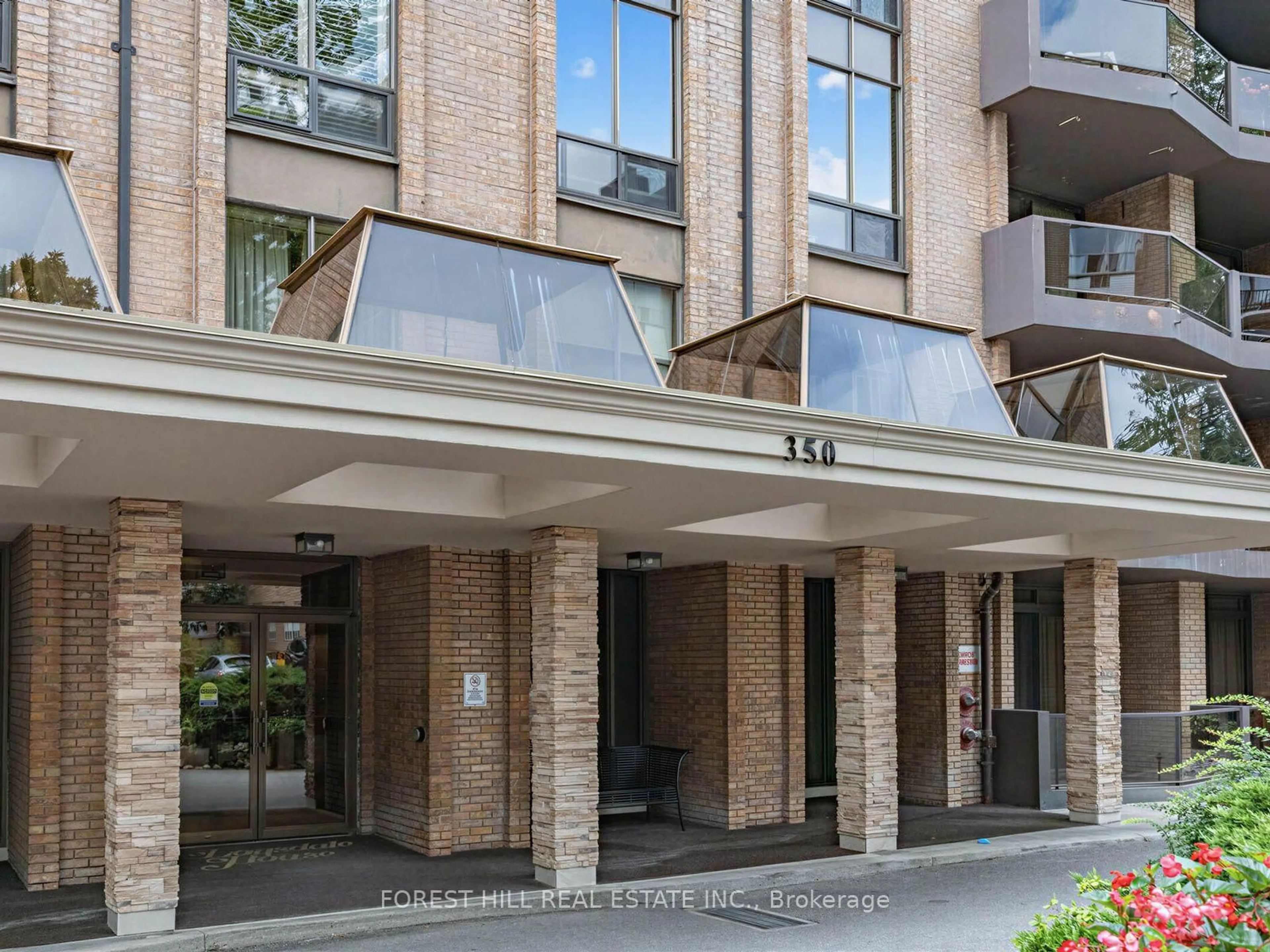 Indoor foyer for 350 Lonsdale Rd #502, Toronto Ontario M5P 1R6