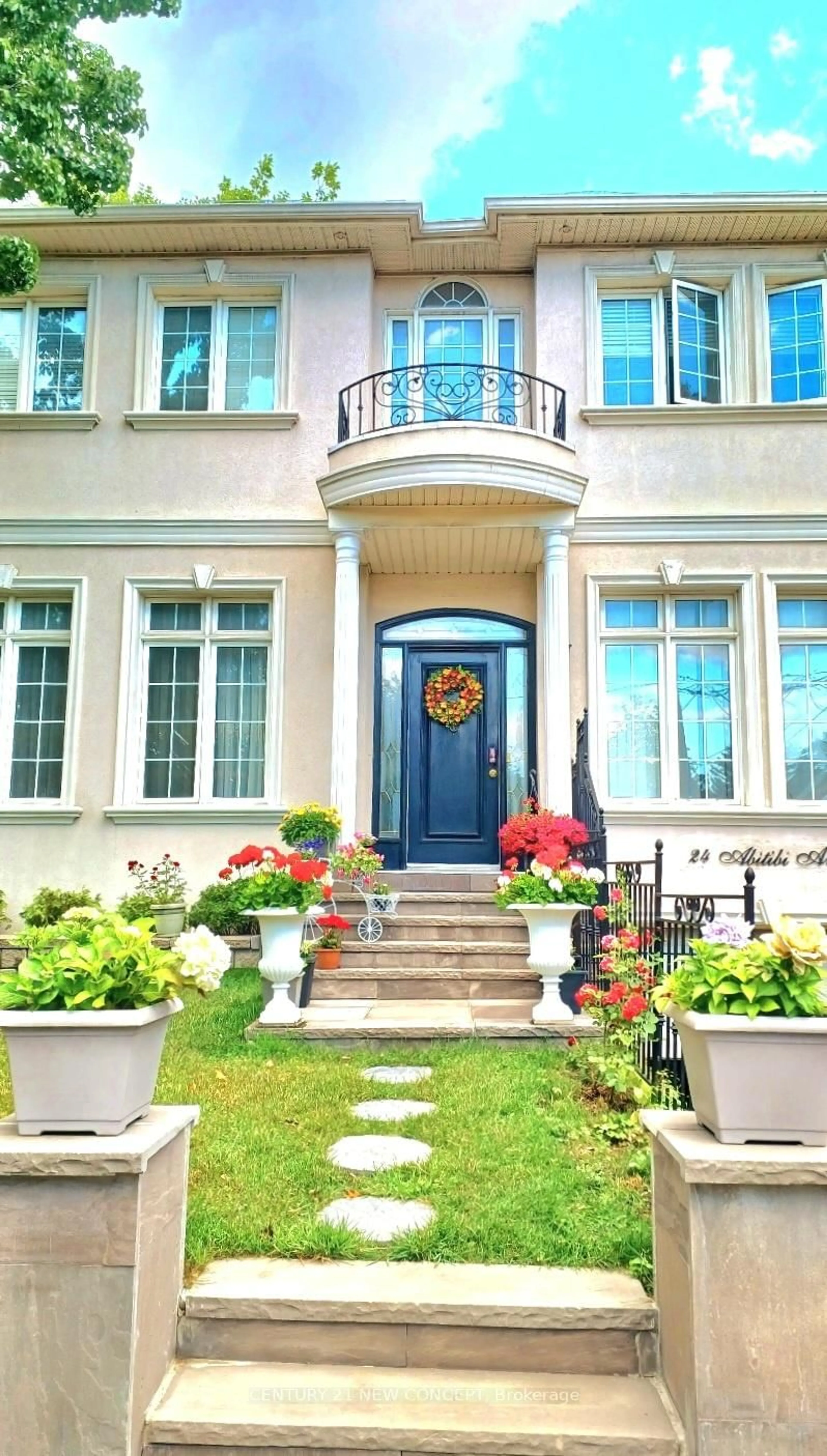 Indoor entryway for 24 Abitibi Ave, Toronto Ontario M2M 2V1