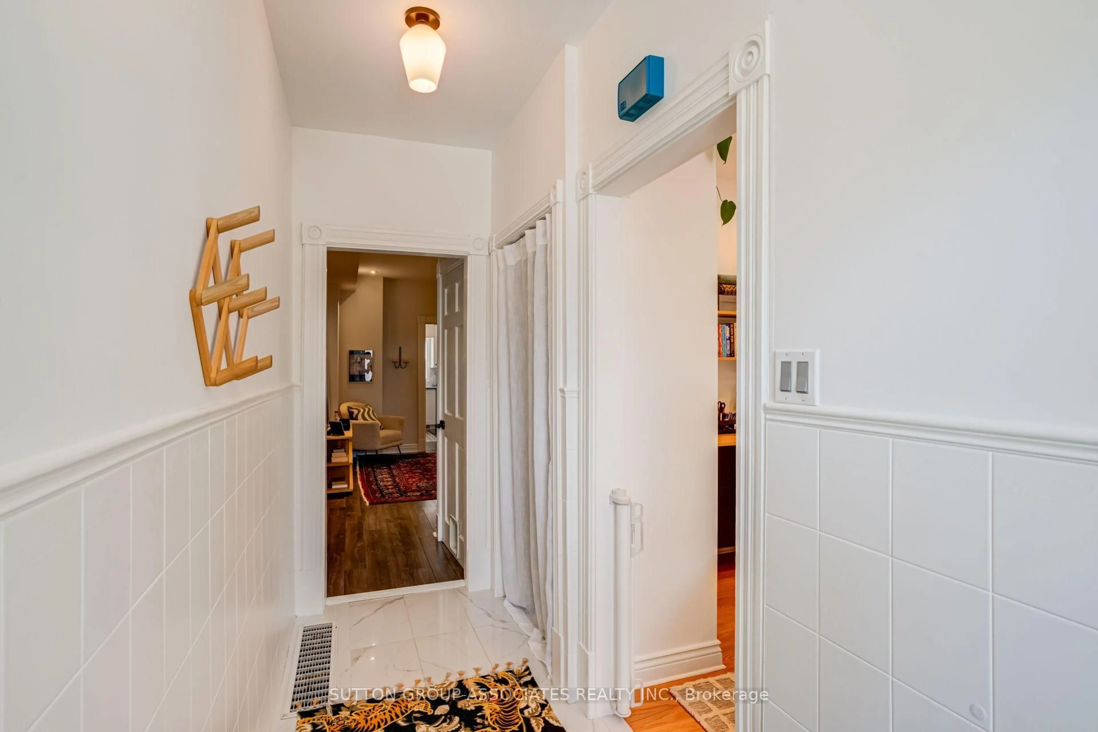Indoor entryway for 165 Sheridan Ave, Toronto Ontario M6K 2H6