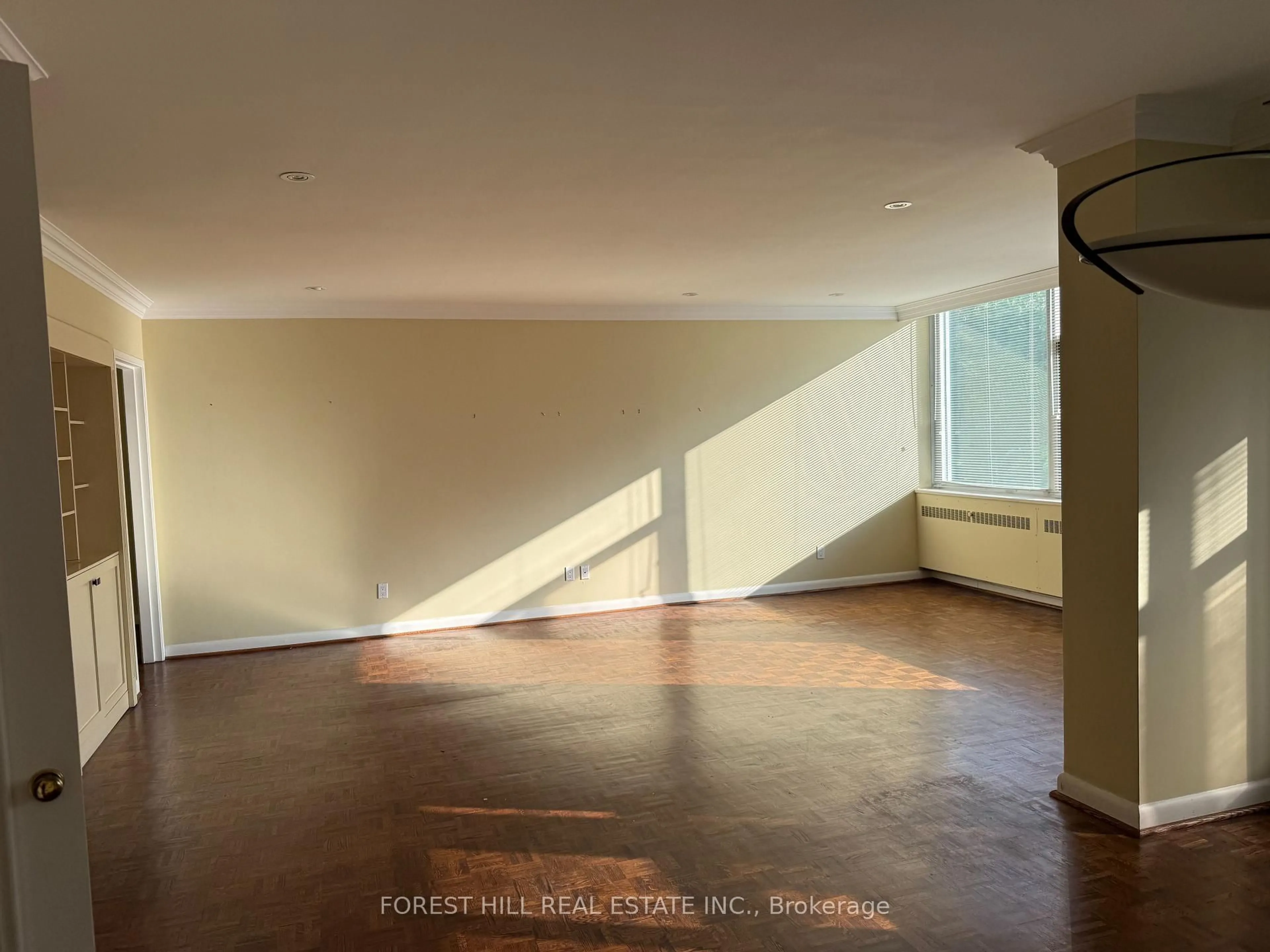 A pic of a room for 500 Avenue Rd #405, Toronto Ontario M4V 2J6