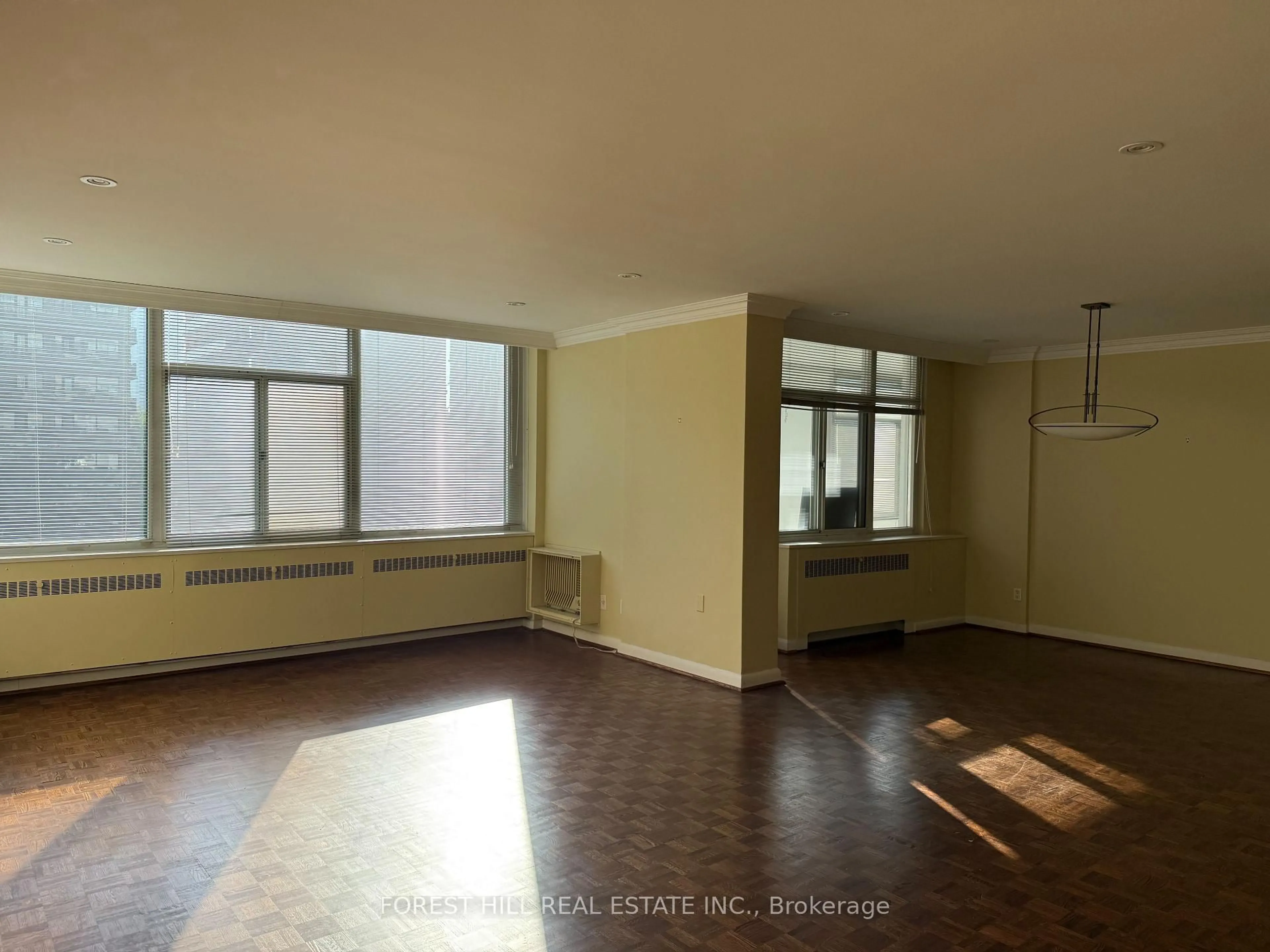 A pic of a room for 500 Avenue Rd #405, Toronto Ontario M4V 2J6