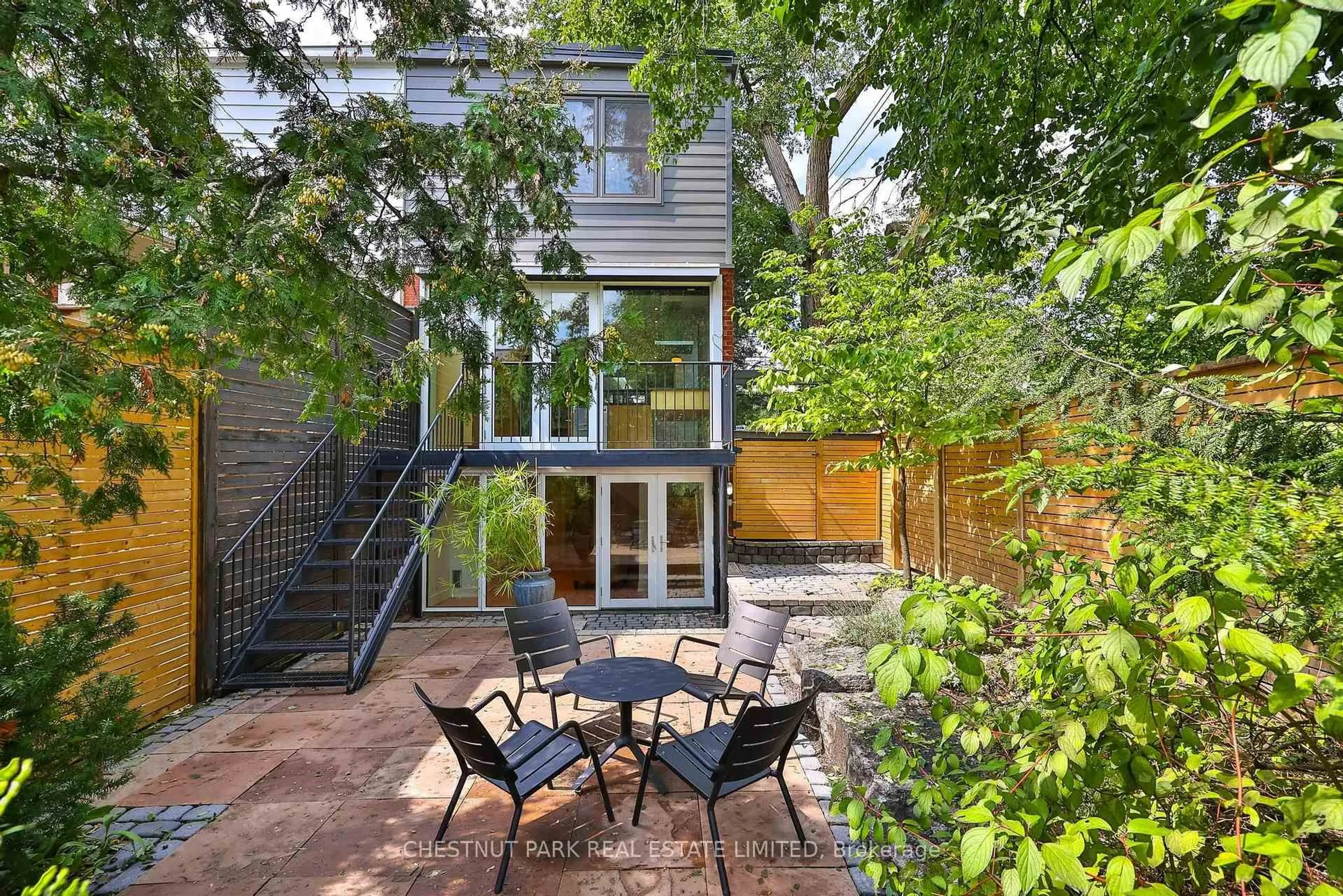Patio, street for 211 Snowdon Ave, Toronto Ontario M4N 2B4