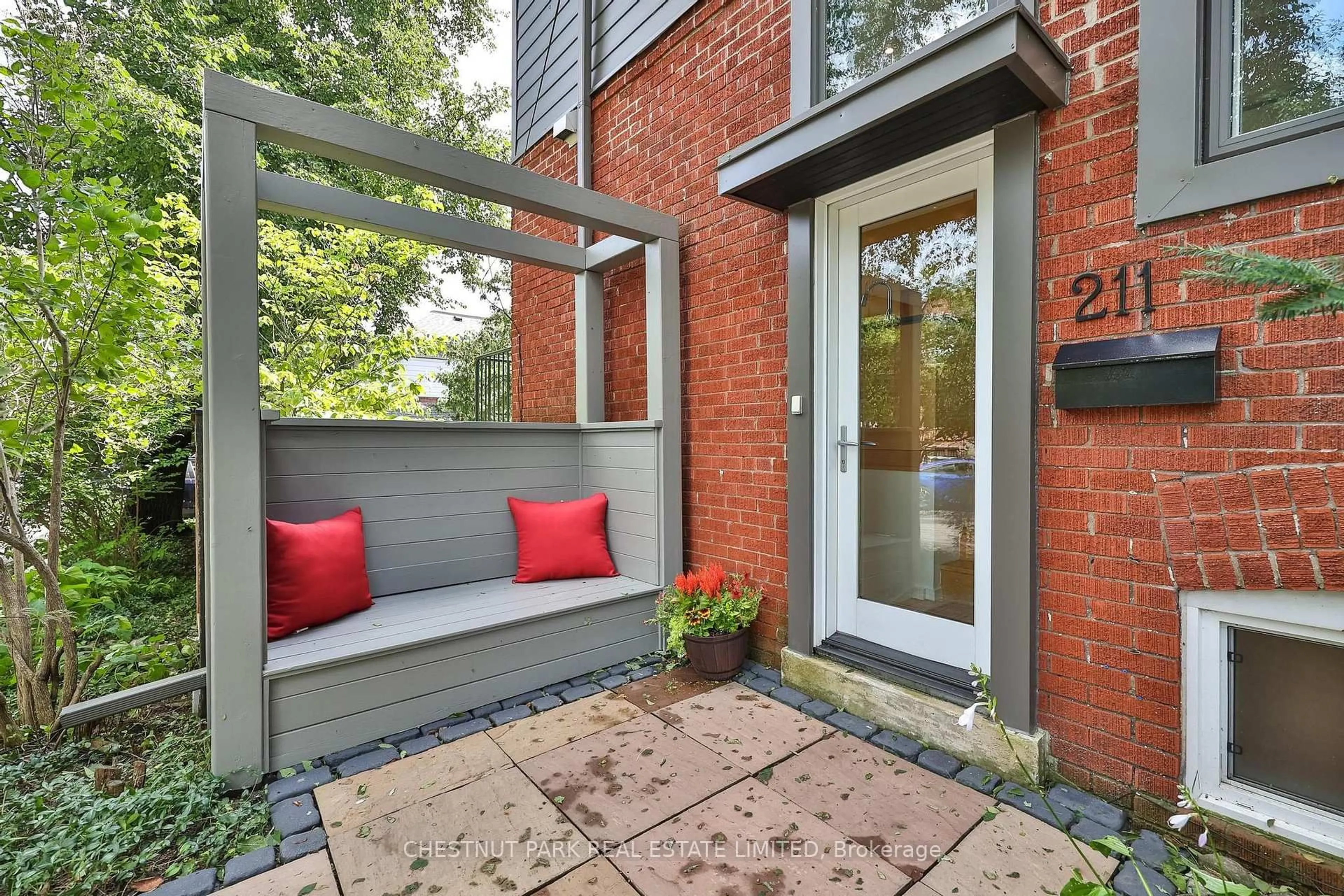 Patio, street for 211 Snowdon Ave, Toronto Ontario M4N 2B4