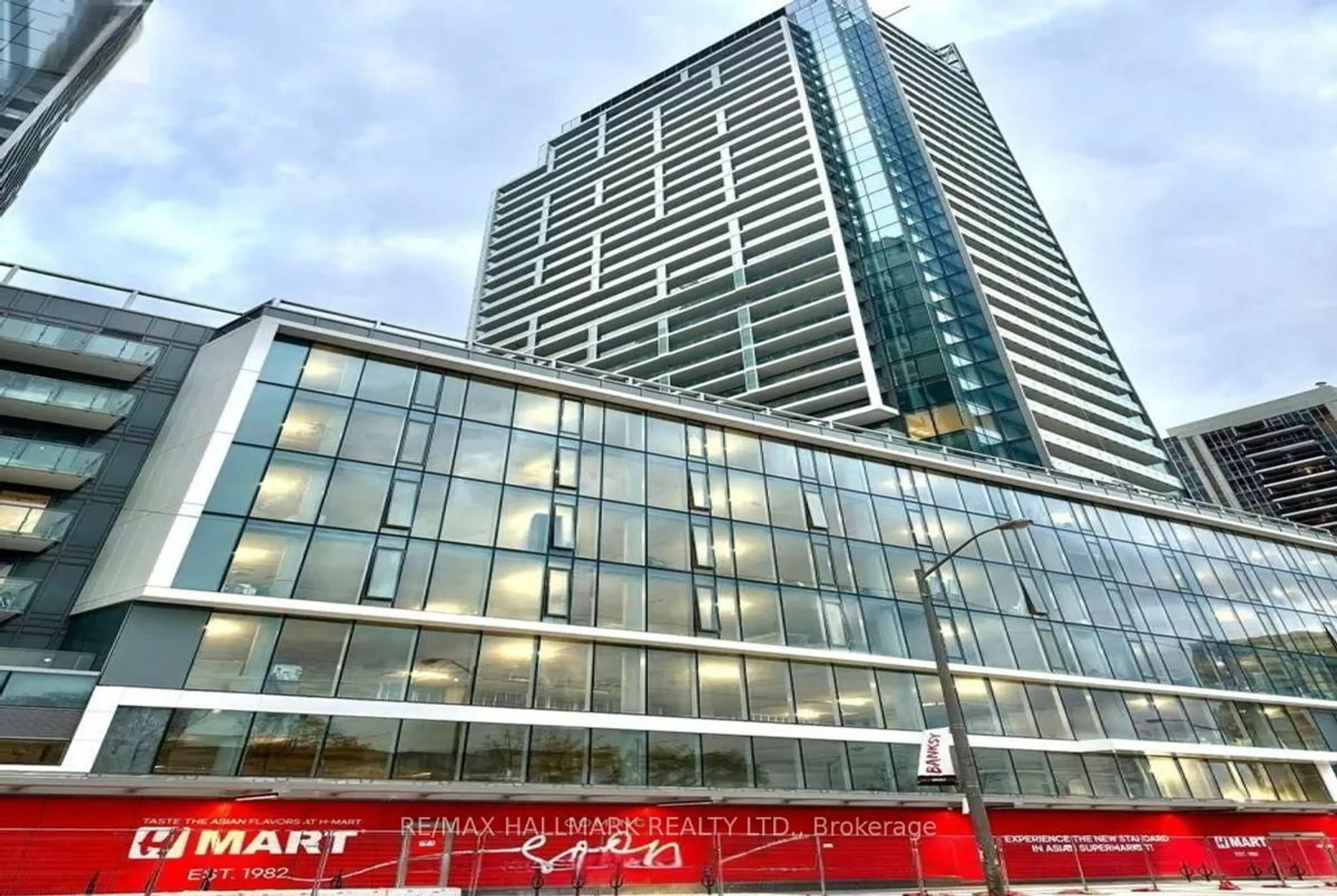 Indoor foyer for 7 Golden Lion Hts #N2708, Toronto Ontario M2M 0C1