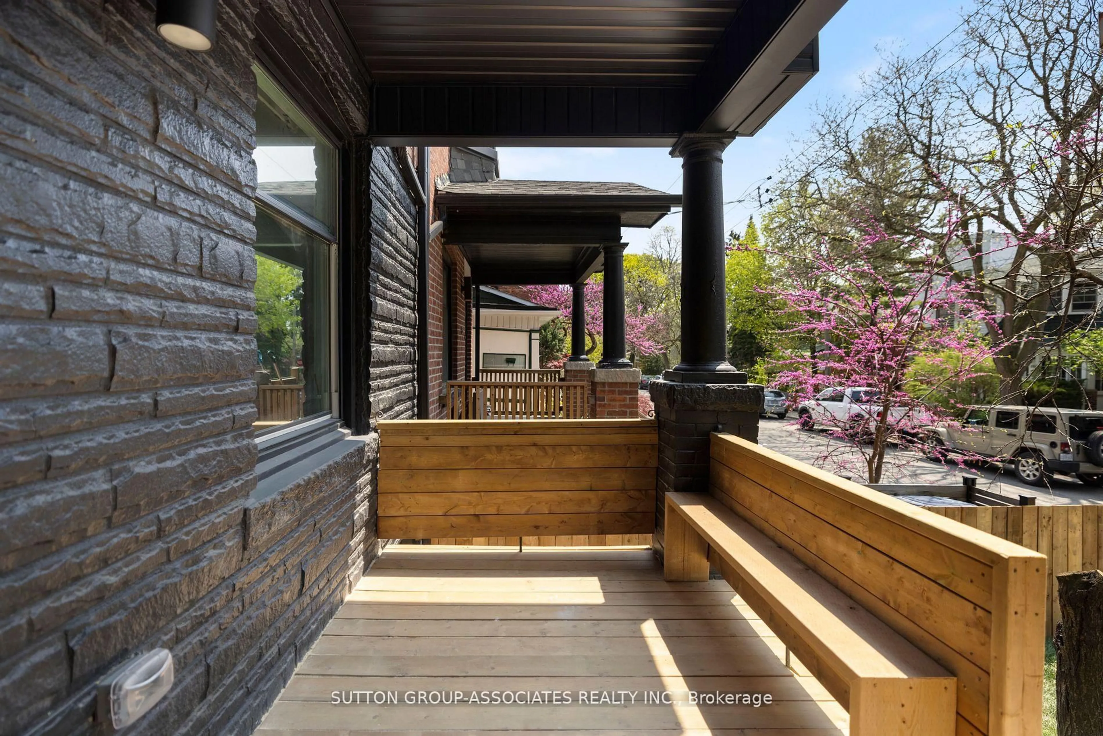 Unknown for 853 Manning Ave, Toronto Ontario M6G 2X1