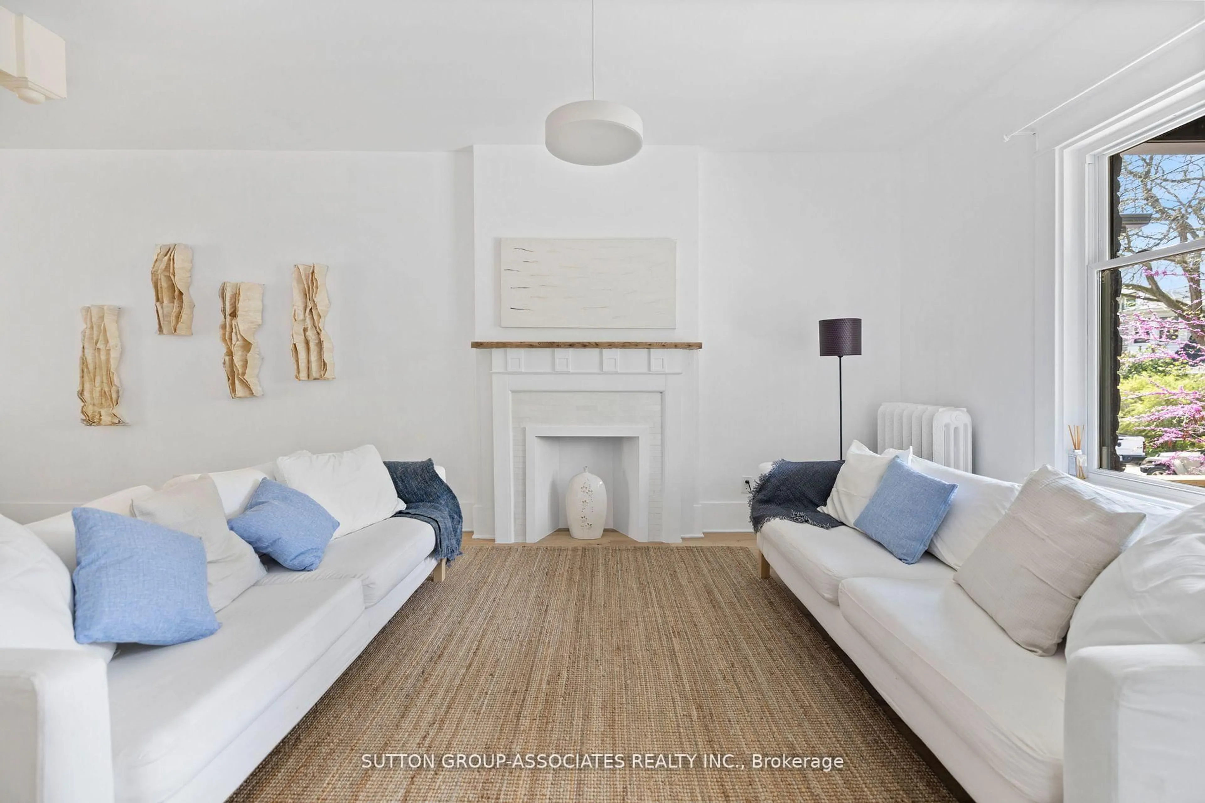 Living room with furniture, unknown for 853 Manning Ave, Toronto Ontario M6G 2X1