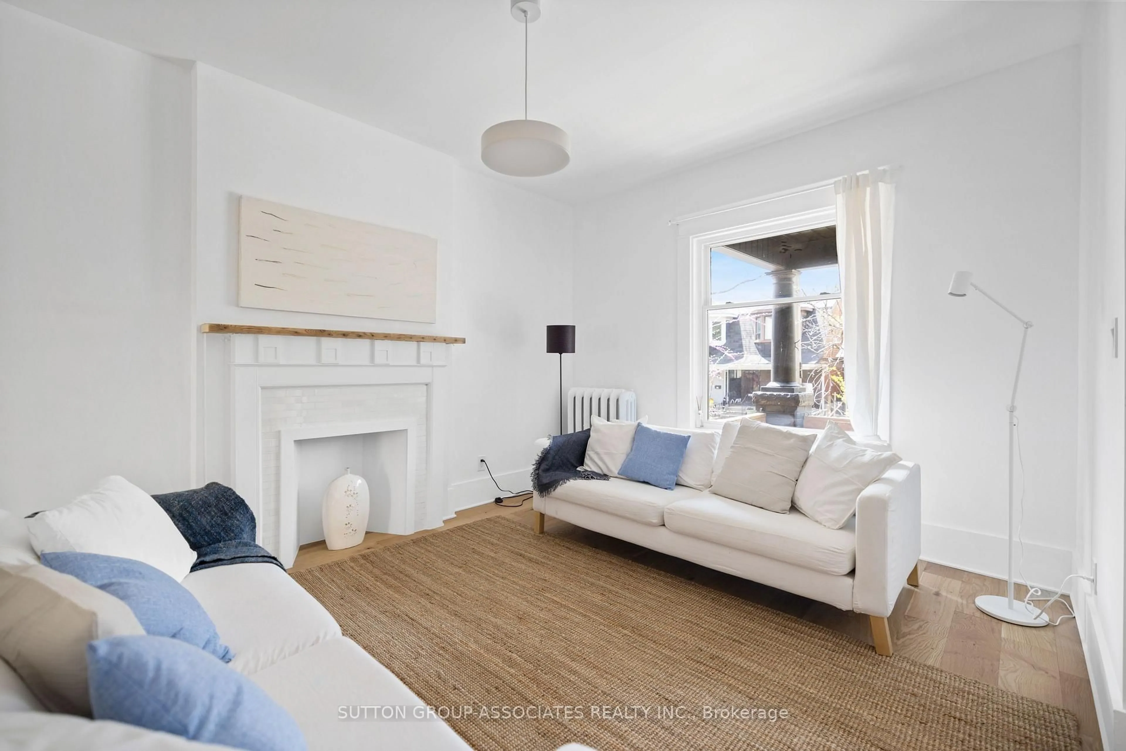 Living room with furniture, unknown for 853 Manning Ave, Toronto Ontario M6G 2X1
