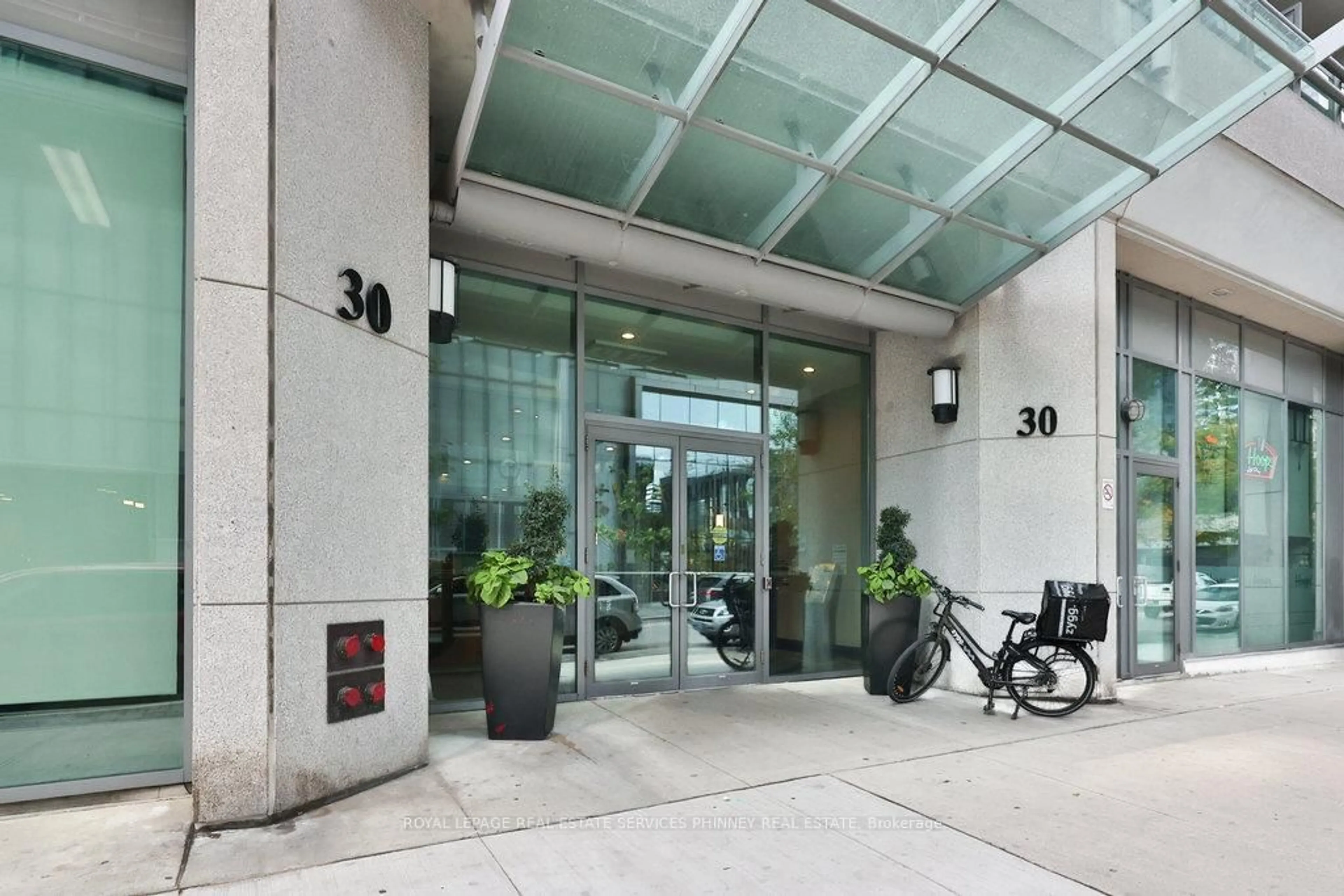 Indoor foyer for 30 Grand Trunk Cres #708, Toronto Ontario M5J 3A4