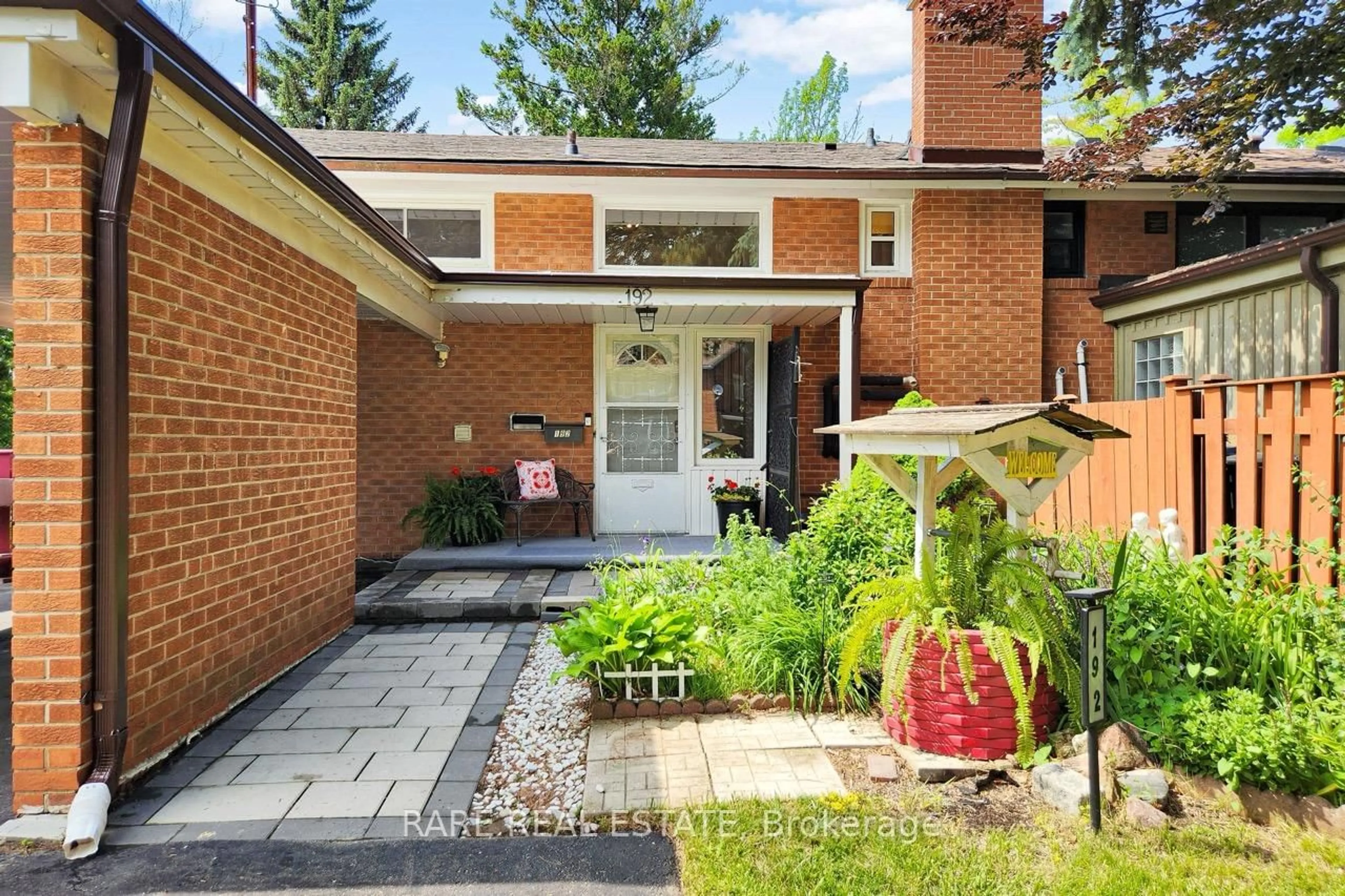 Patio, street for 192 Three Valleys Dr, Toronto Ontario M3A 3L8