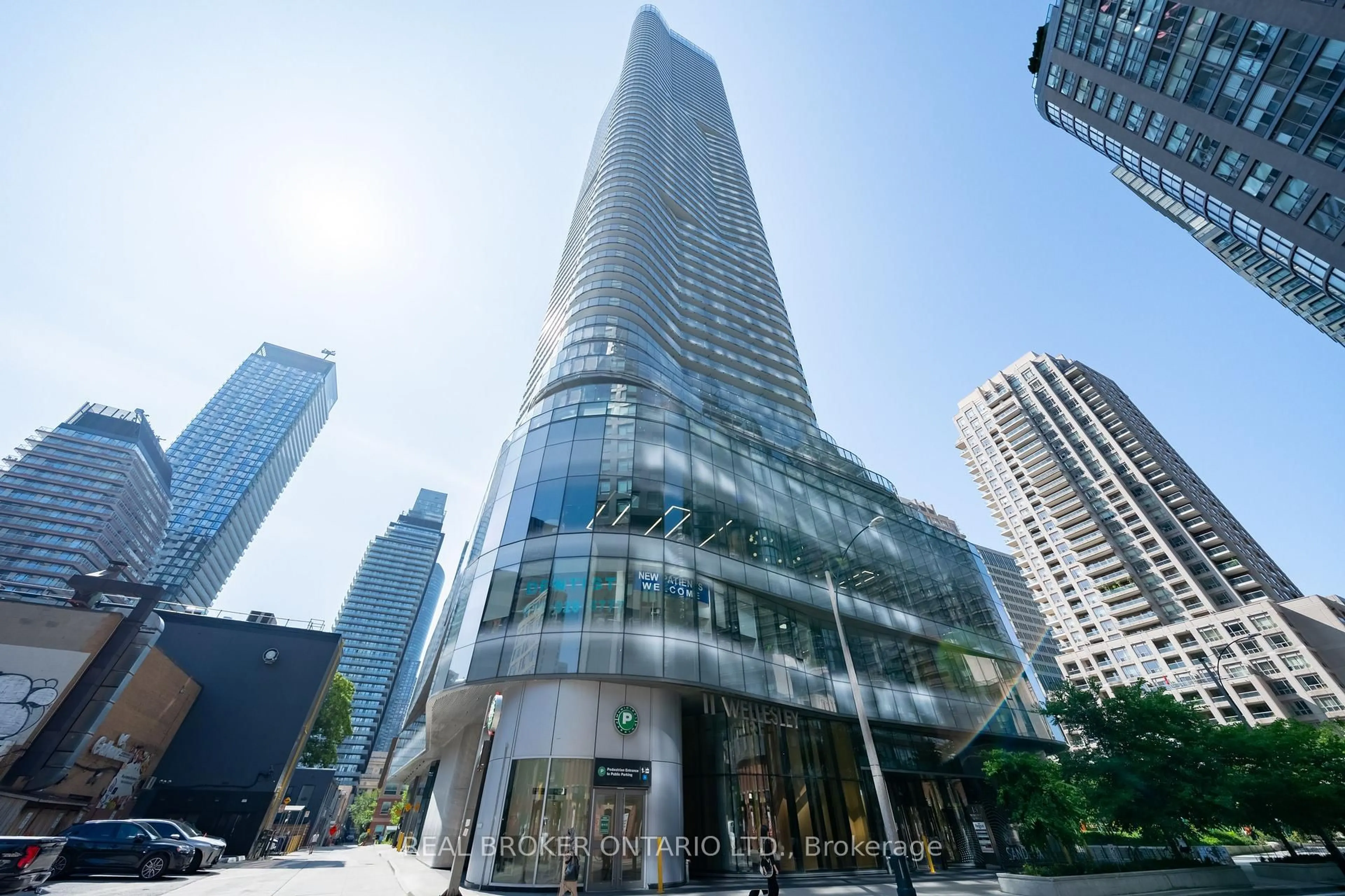 Indoor foyer for 11 Wellesley St #5311, Toronto Ontario M4Y 0G4