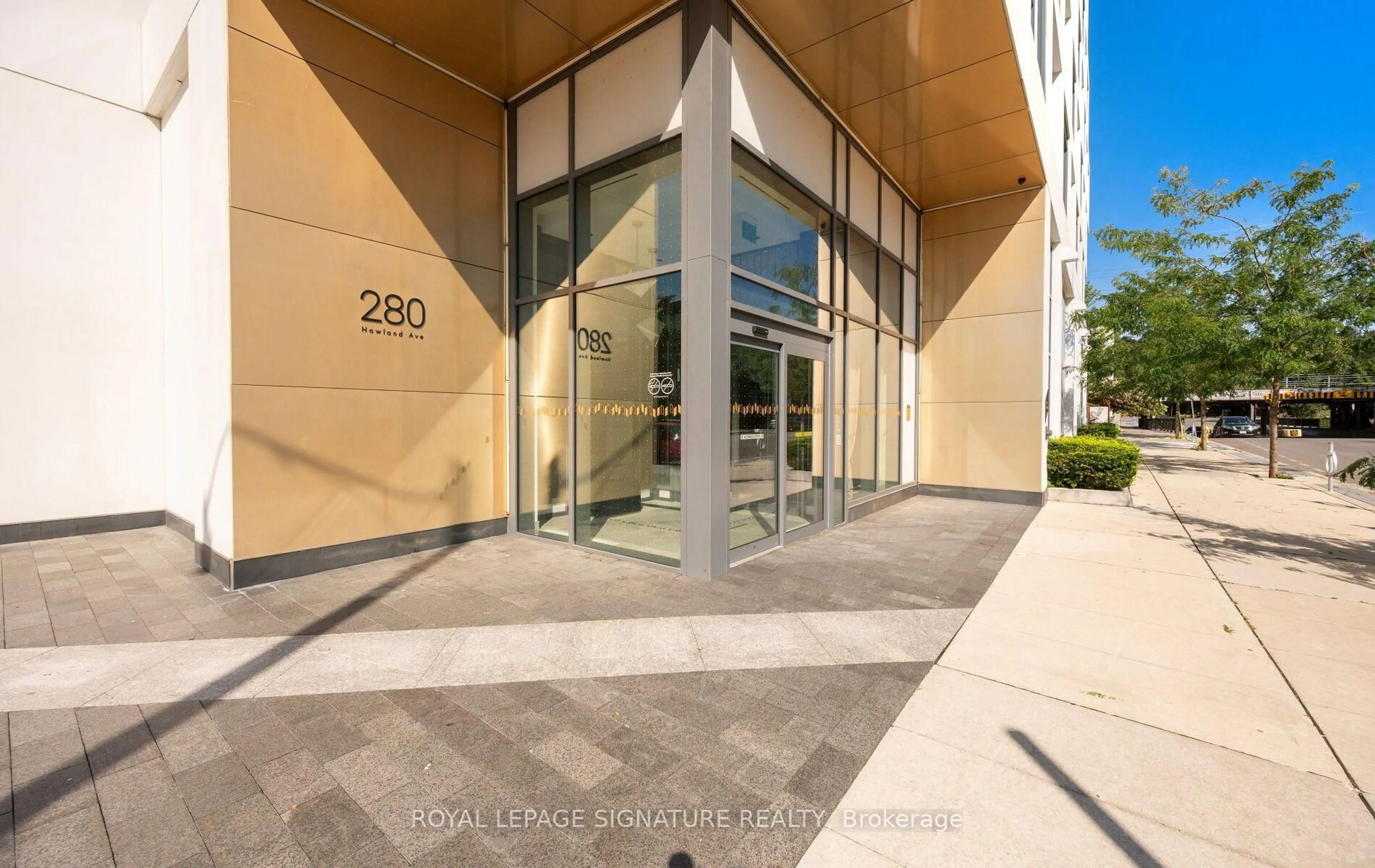 Indoor foyer for 280 Howland Ave #526, Toronto Ontario M5R 0C3