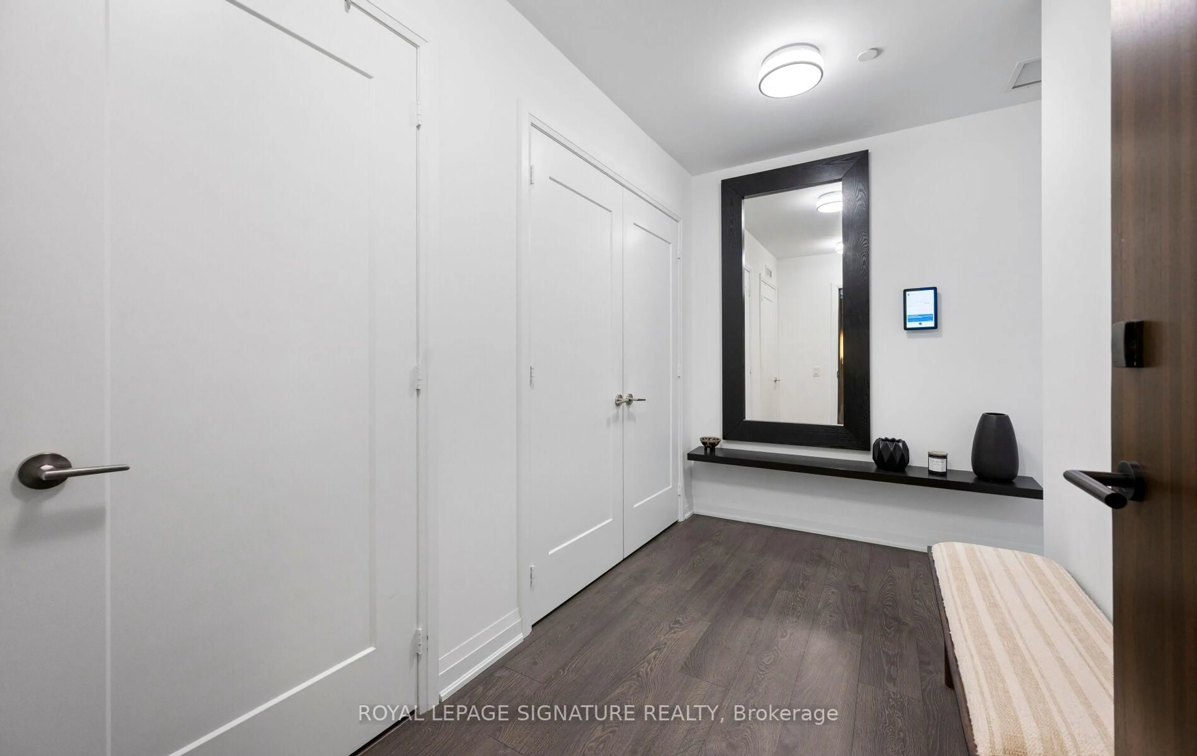 Indoor entryway for 280 Howland Ave #526, Toronto Ontario M5R 0C3
