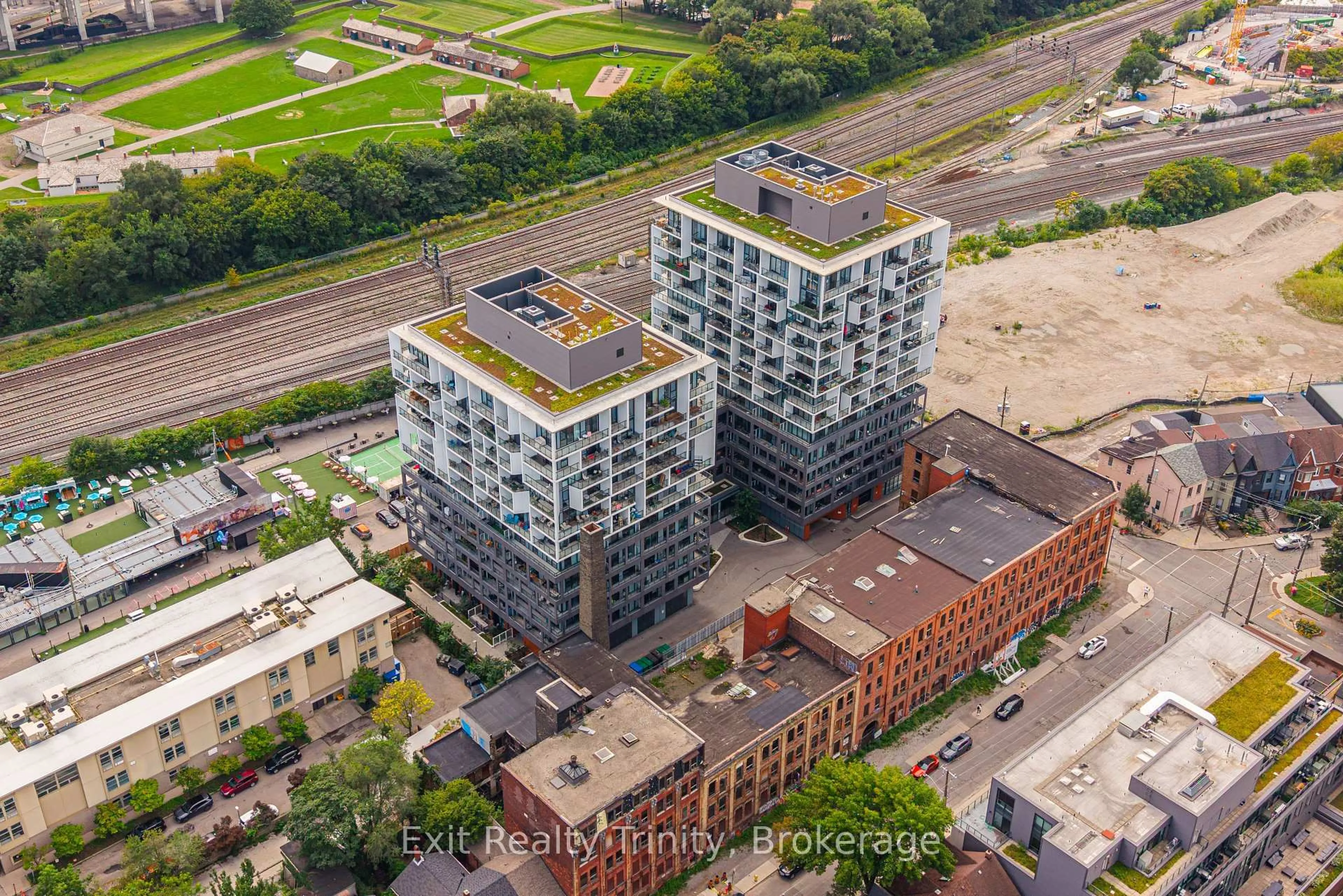 A pic from outside/outdoor area/front of a property/back of a property/a pic from drone, city buildings view from balcony for 9 Tecumseth St, Toronto Ontario M5V 0S5
