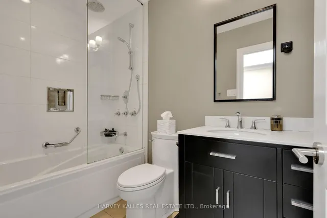 254 Yonge Blvd, Toronto 3
