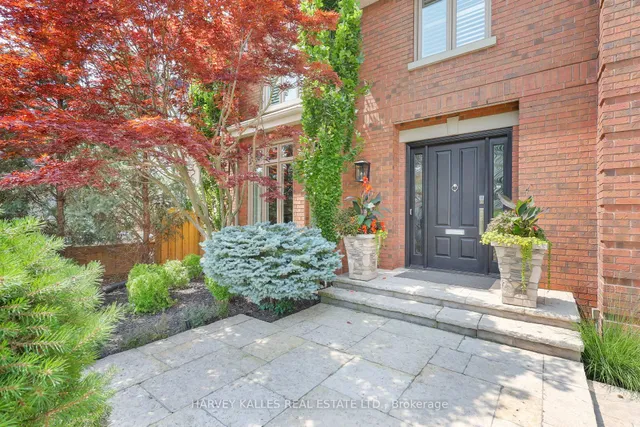 254 Yonge Blvd, Toronto 5