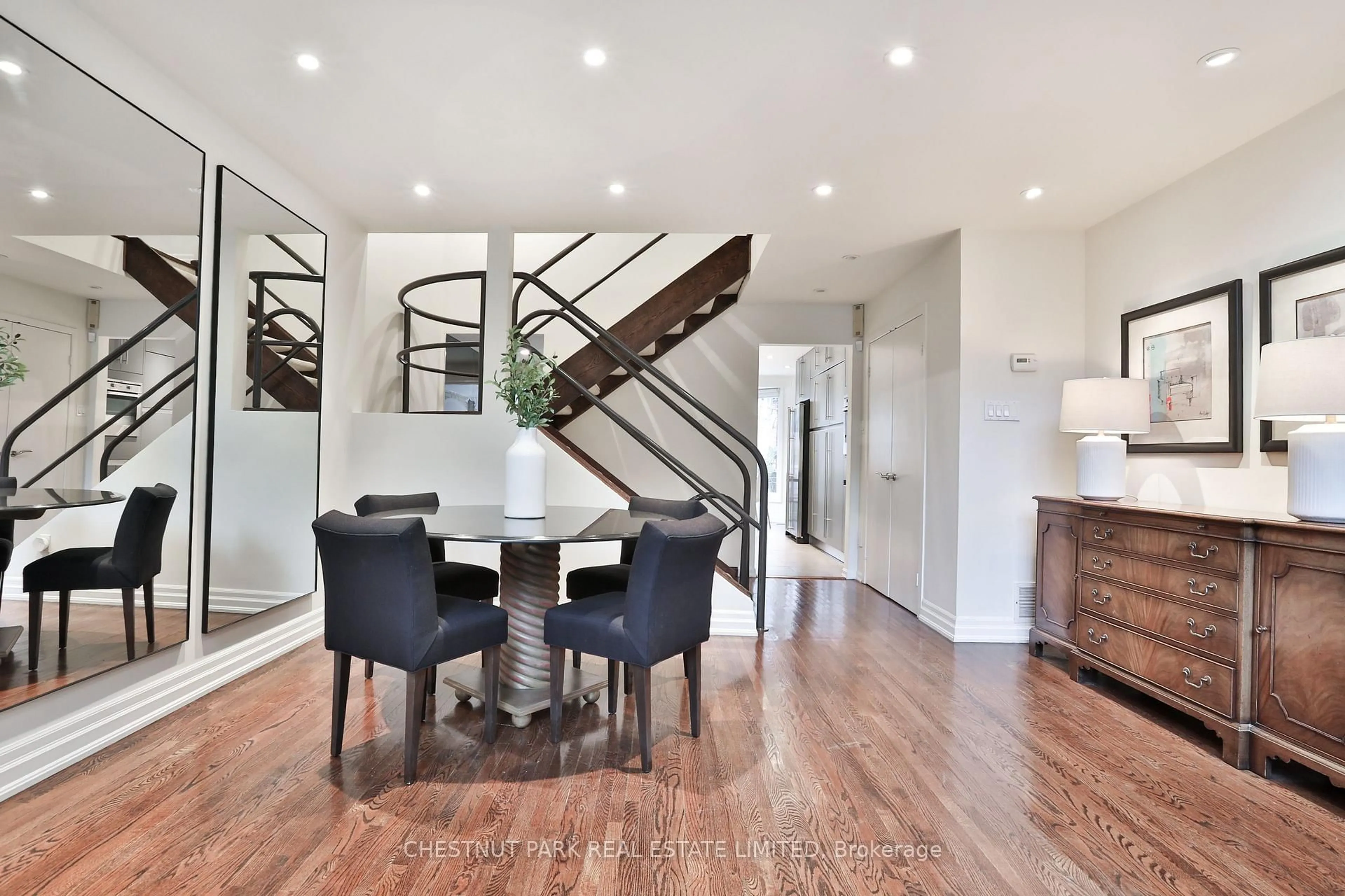 Unknown for 22 Berryman St, Toronto Ontario M5R 1M6