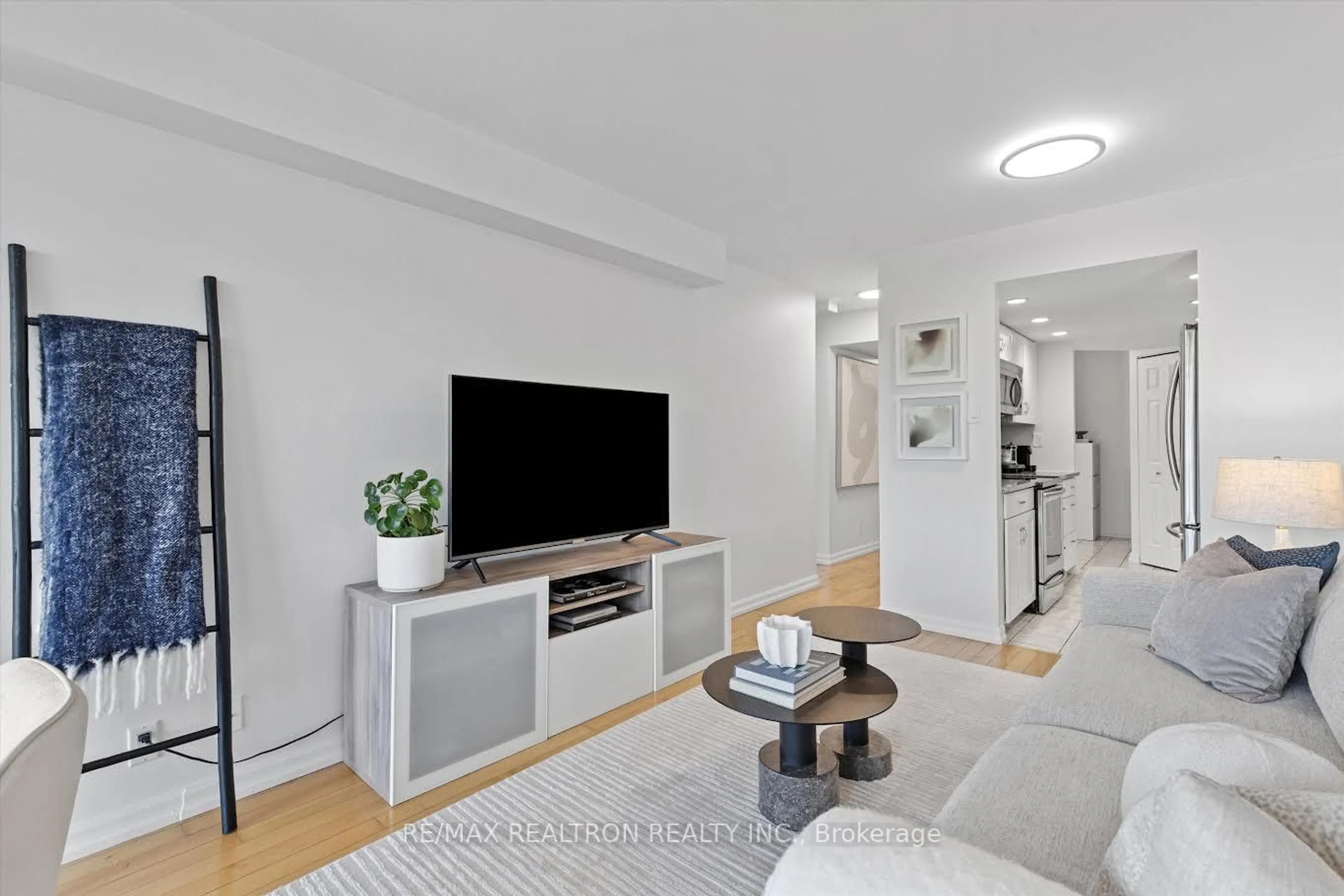 Unknown for 456 College St #512, Toronto Ontario M6G 4A3