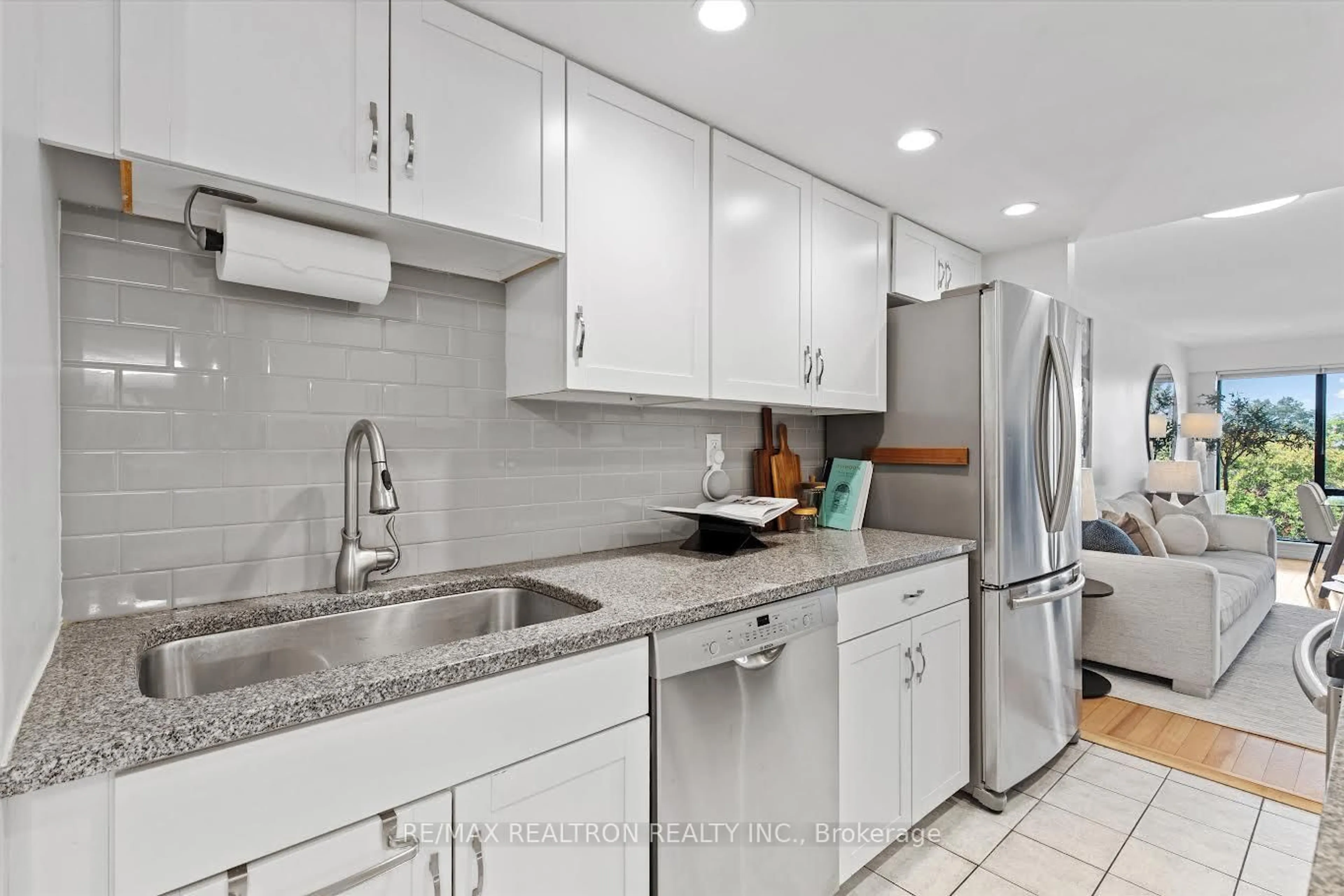 Standard kitchen, ceramic/tile floor for 456 College St #512, Toronto Ontario M6G 4A3