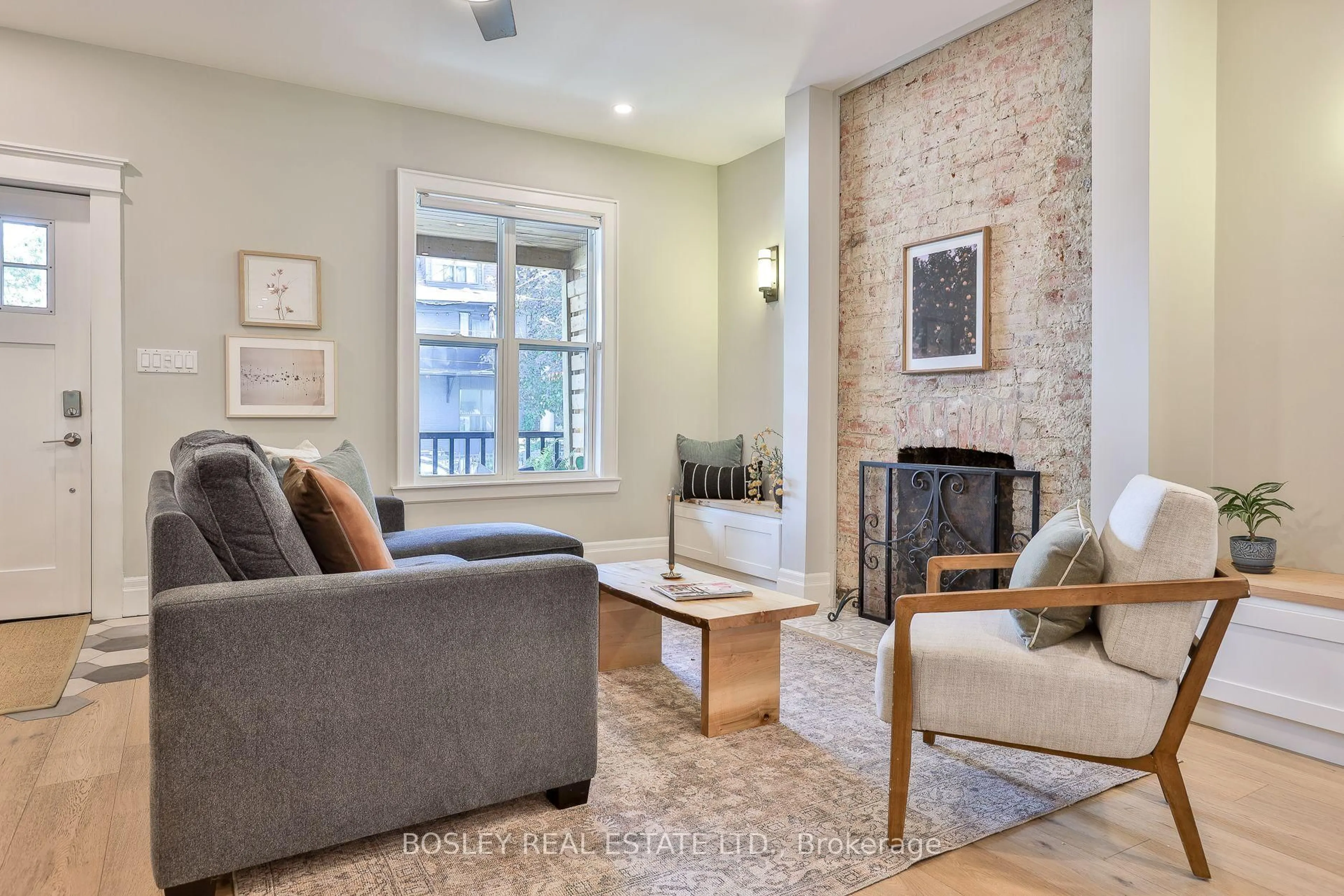 Living room with furniture, unknown for 316 Brock Ave, Toronto Ontario M6K 2M4