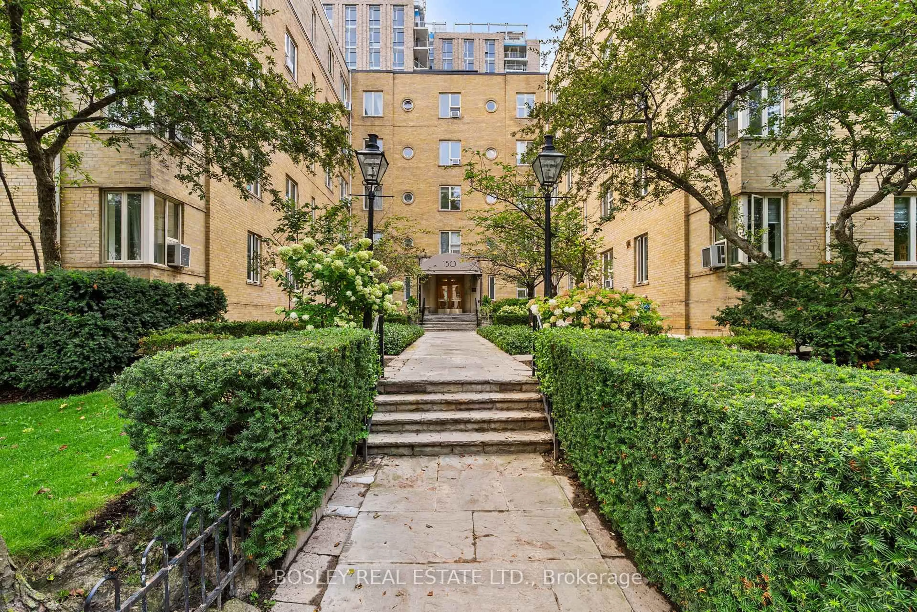 Patio, street for 150 Farnham Ave #210, Toronto Ontario M4V 1H5