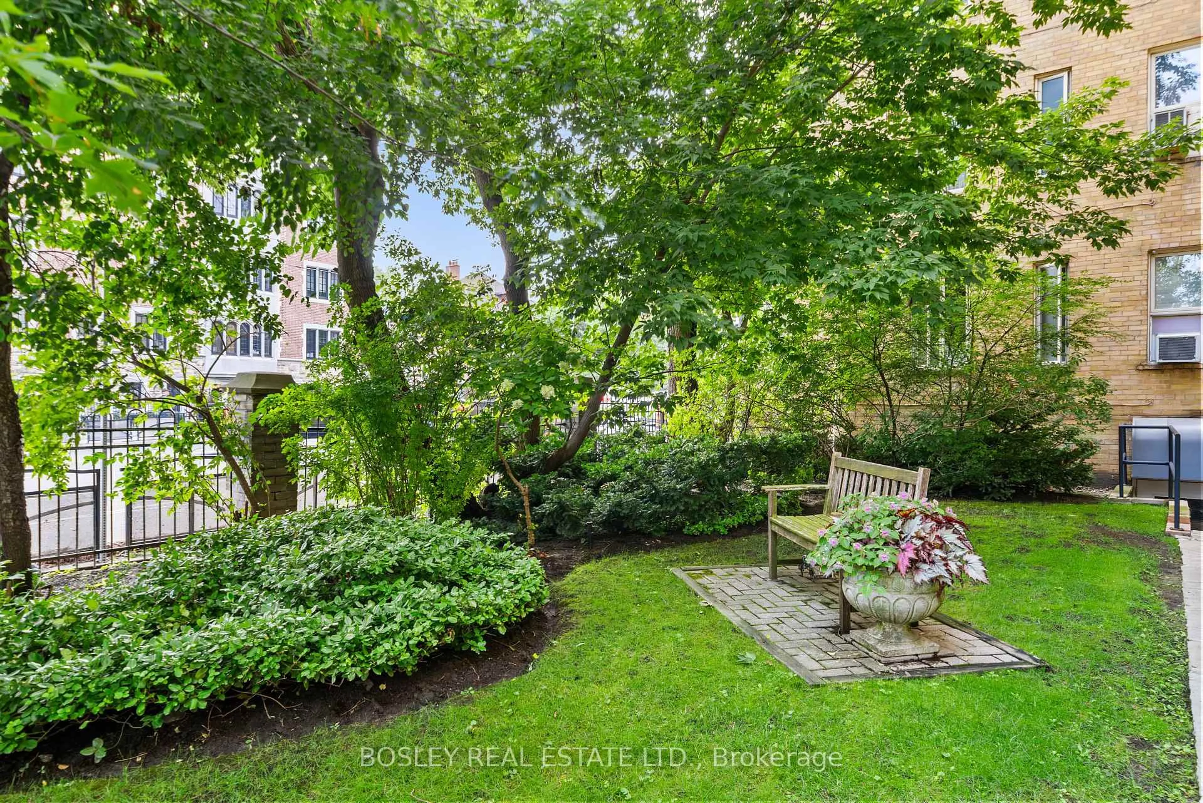 Patio, street for 150 Farnham Ave #210, Toronto Ontario M4V 1H5