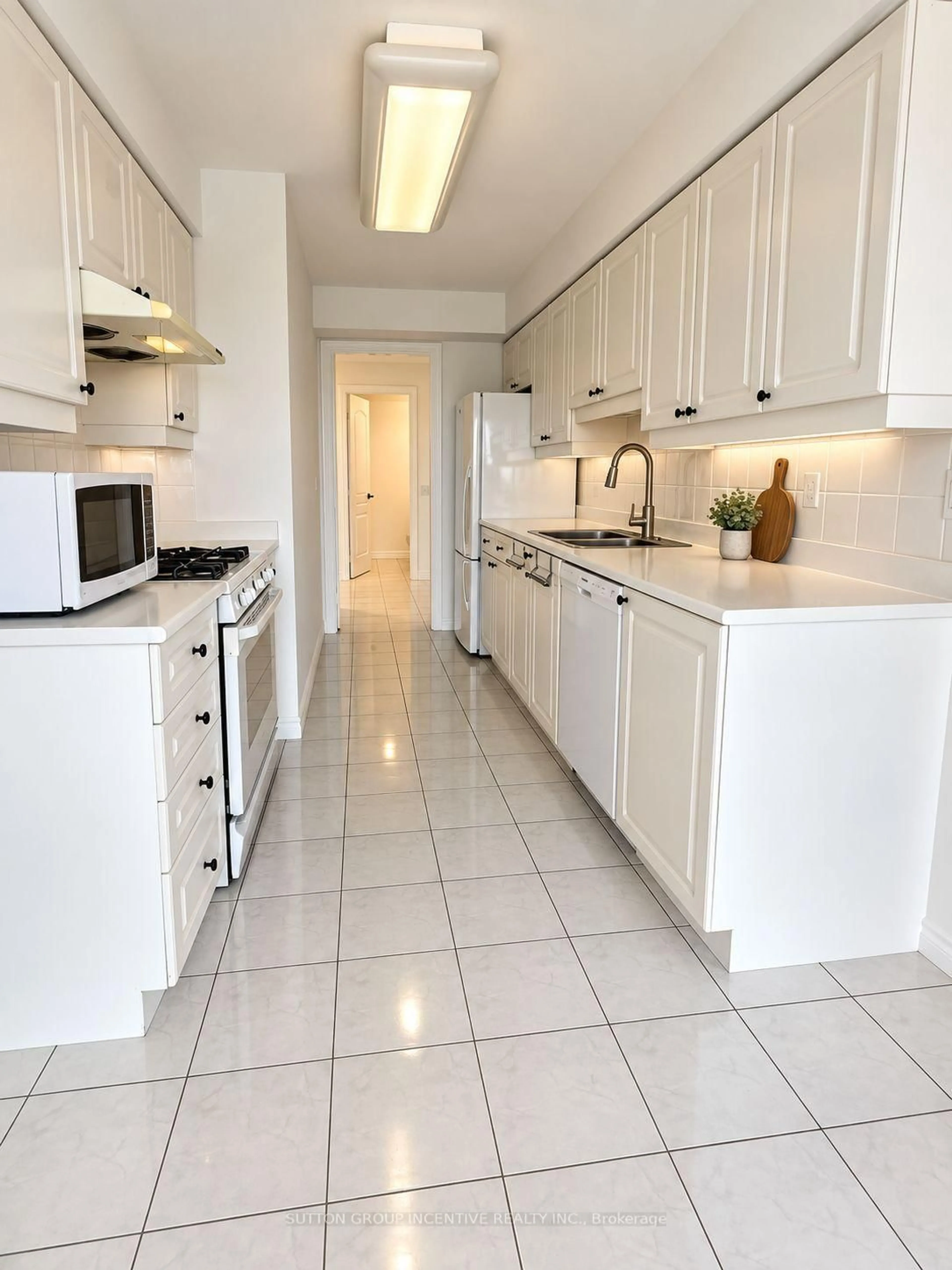 Standard kitchen, ceramic/tile floor for 265 Ridley Blvd #1803, Toronto Ontario M5M 4N8