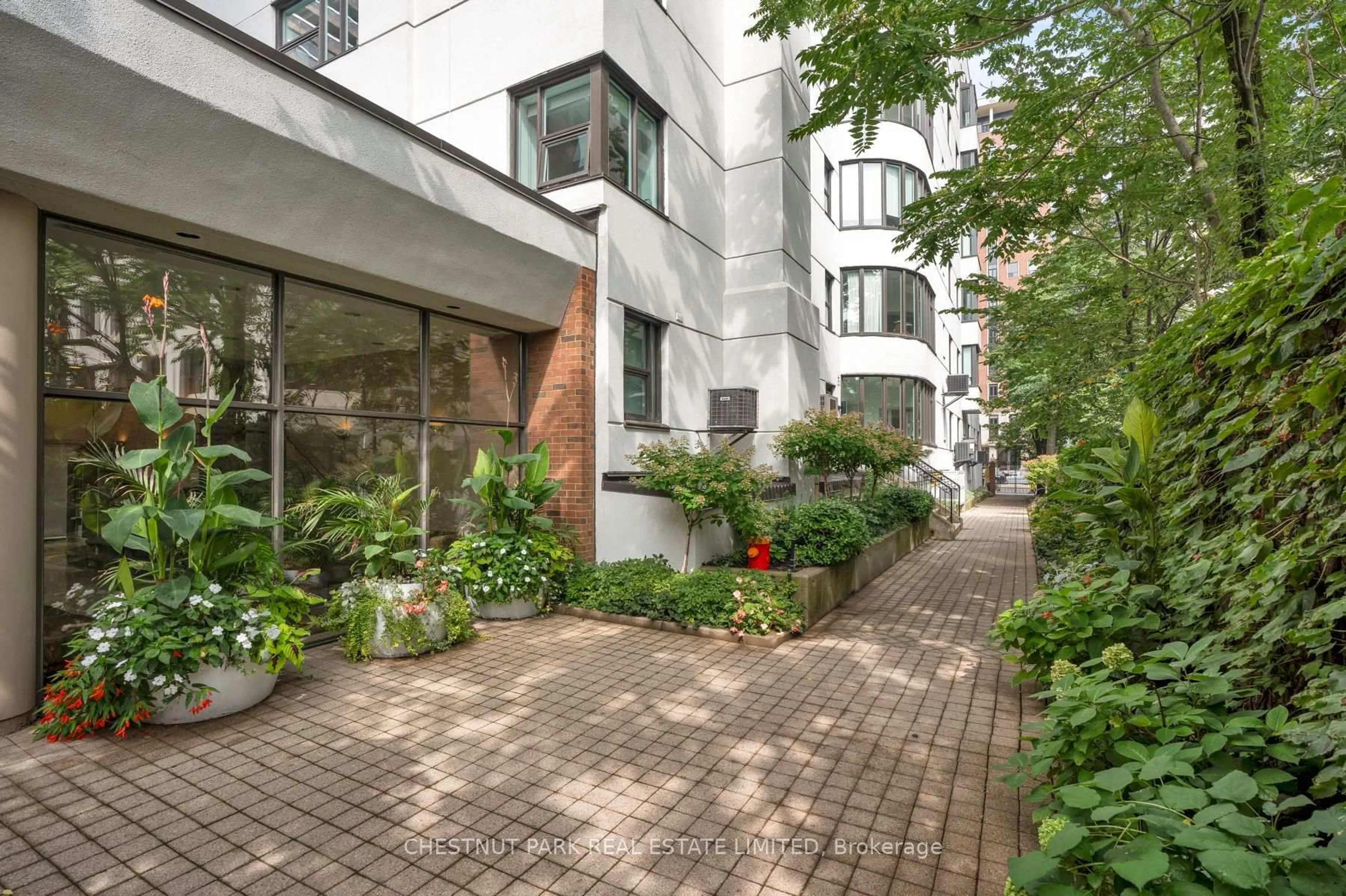 Patio, street for 47 St Clair Ave #PH3, Toronto Ontario M4V 3A5