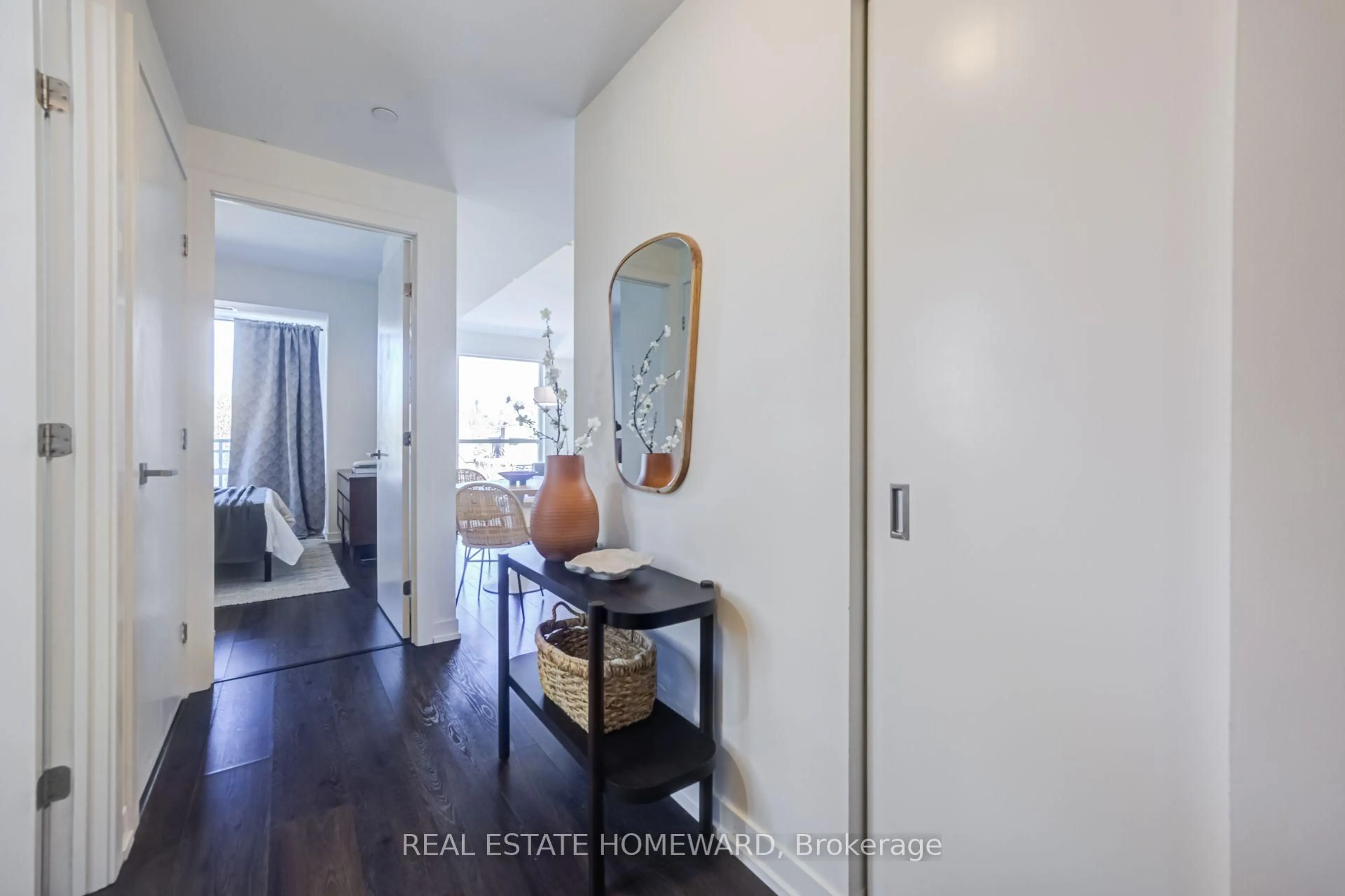 Indoor entryway for 223 St Clair Ave #309, Toronto Ontario M4V 1R3