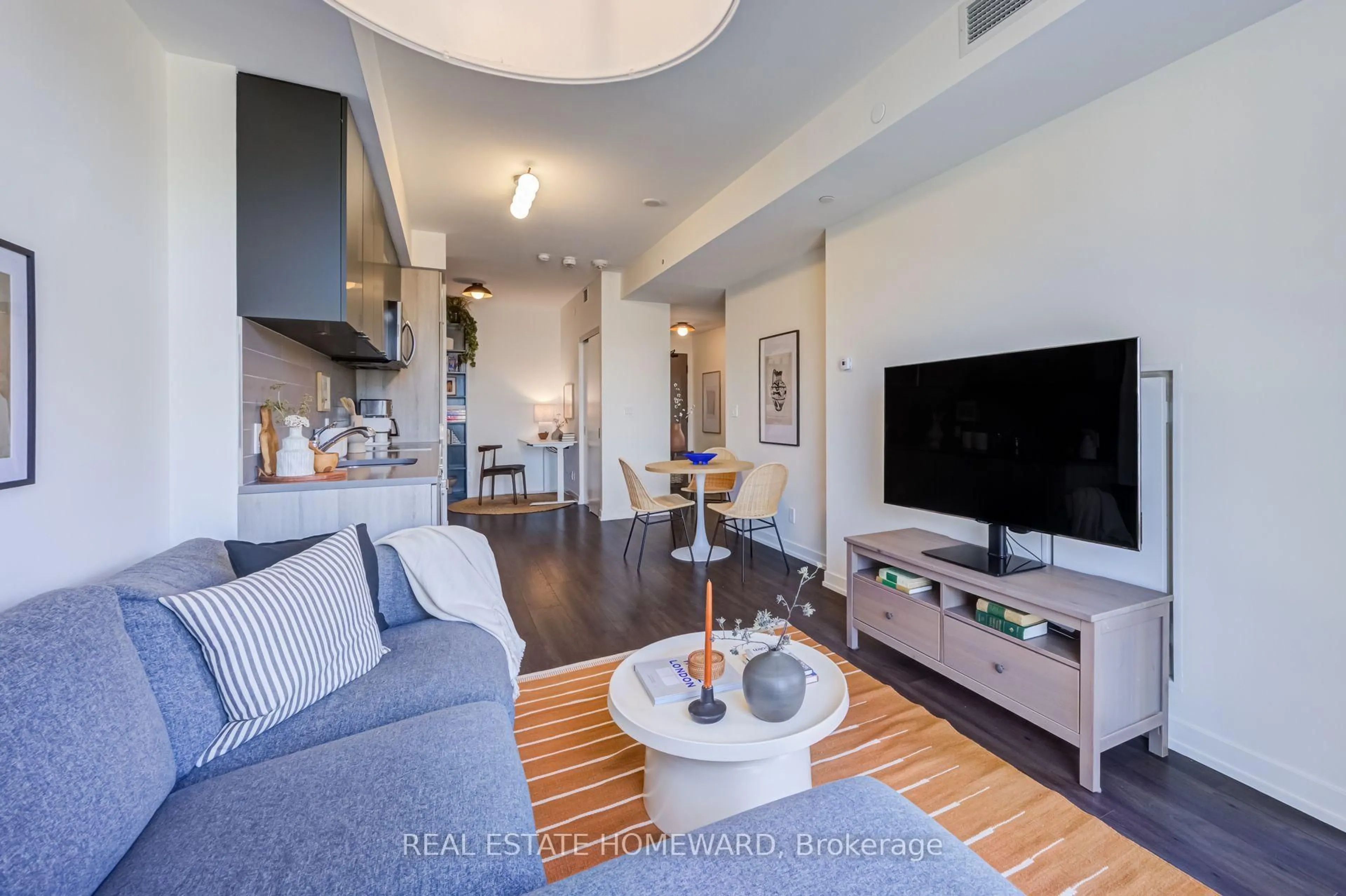 Living room with furniture, unknown for 223 St Clair Ave #309, Toronto Ontario M4V 1R3