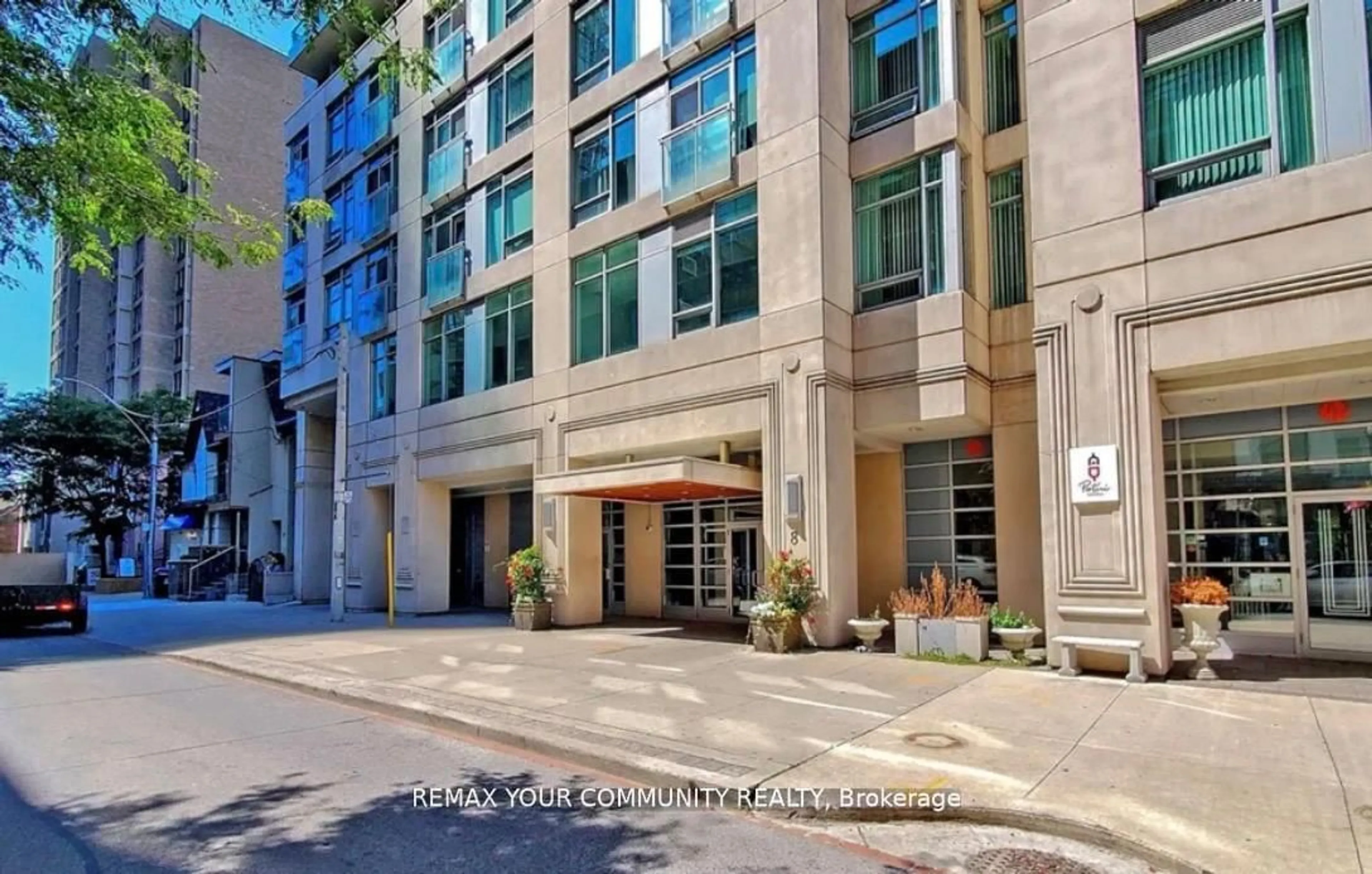 Indoor foyer for 8 Scollard St #606, Toronto Ontario M5R 1M2