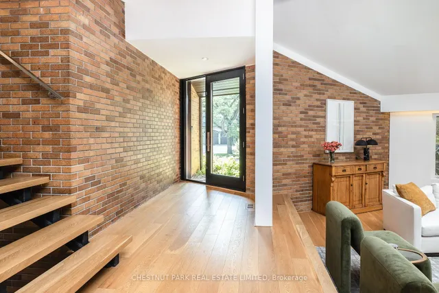 20 Lower Links Rd, Toronto 2