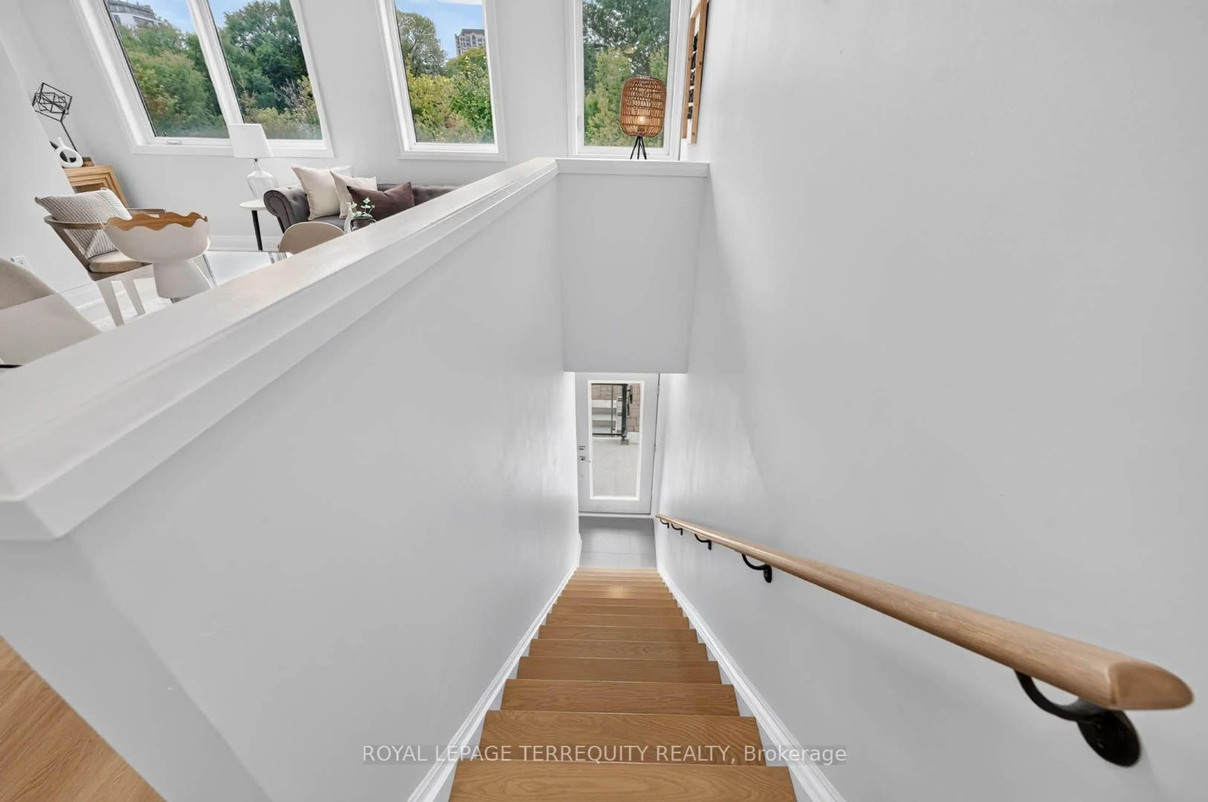 Stairs for 780 Sheppard Ave #16, Toronto Ontario M2K 0E8