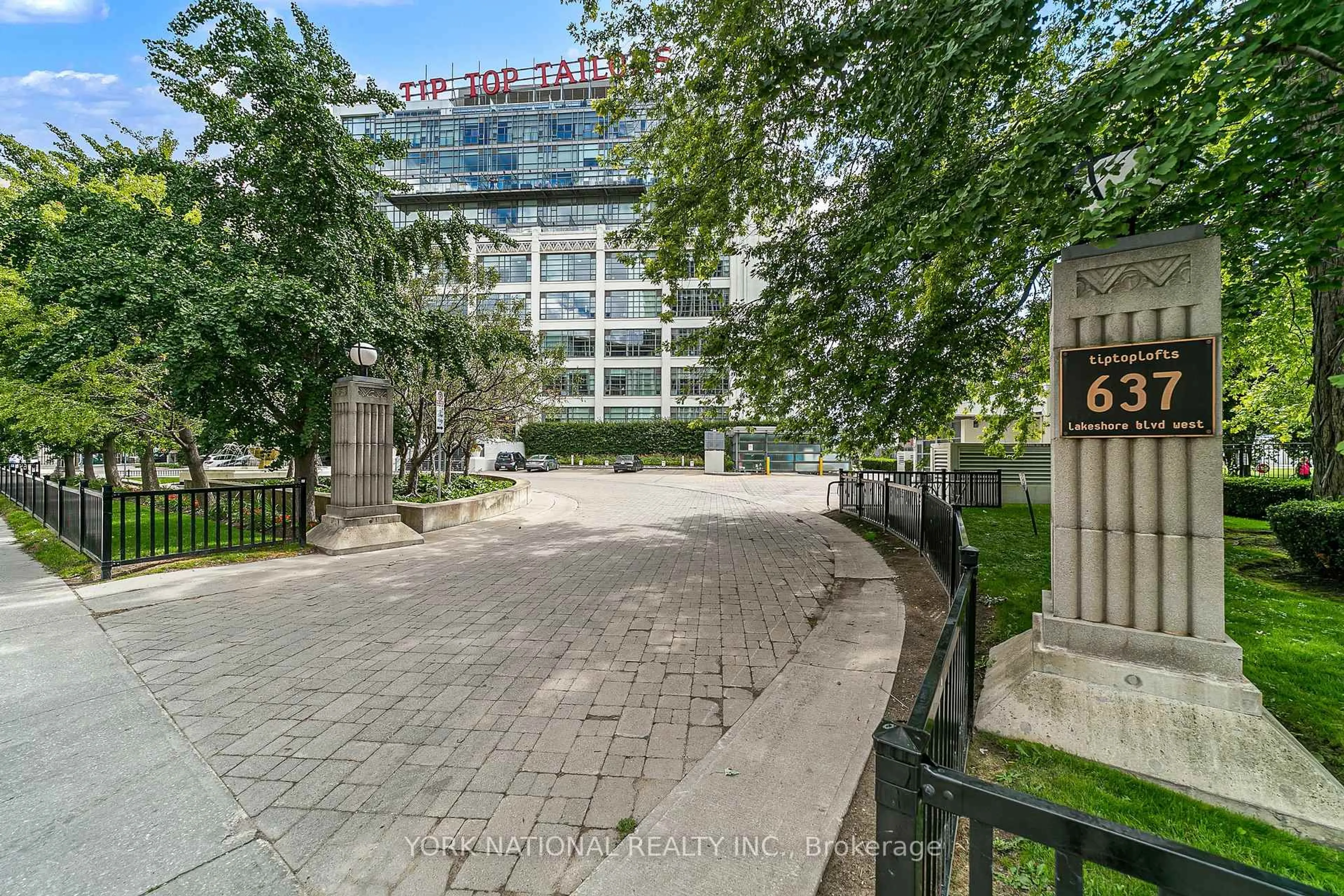 Patio, street for 637 Lake Shore Blvd #409, Toronto Ontario M5V 3J6