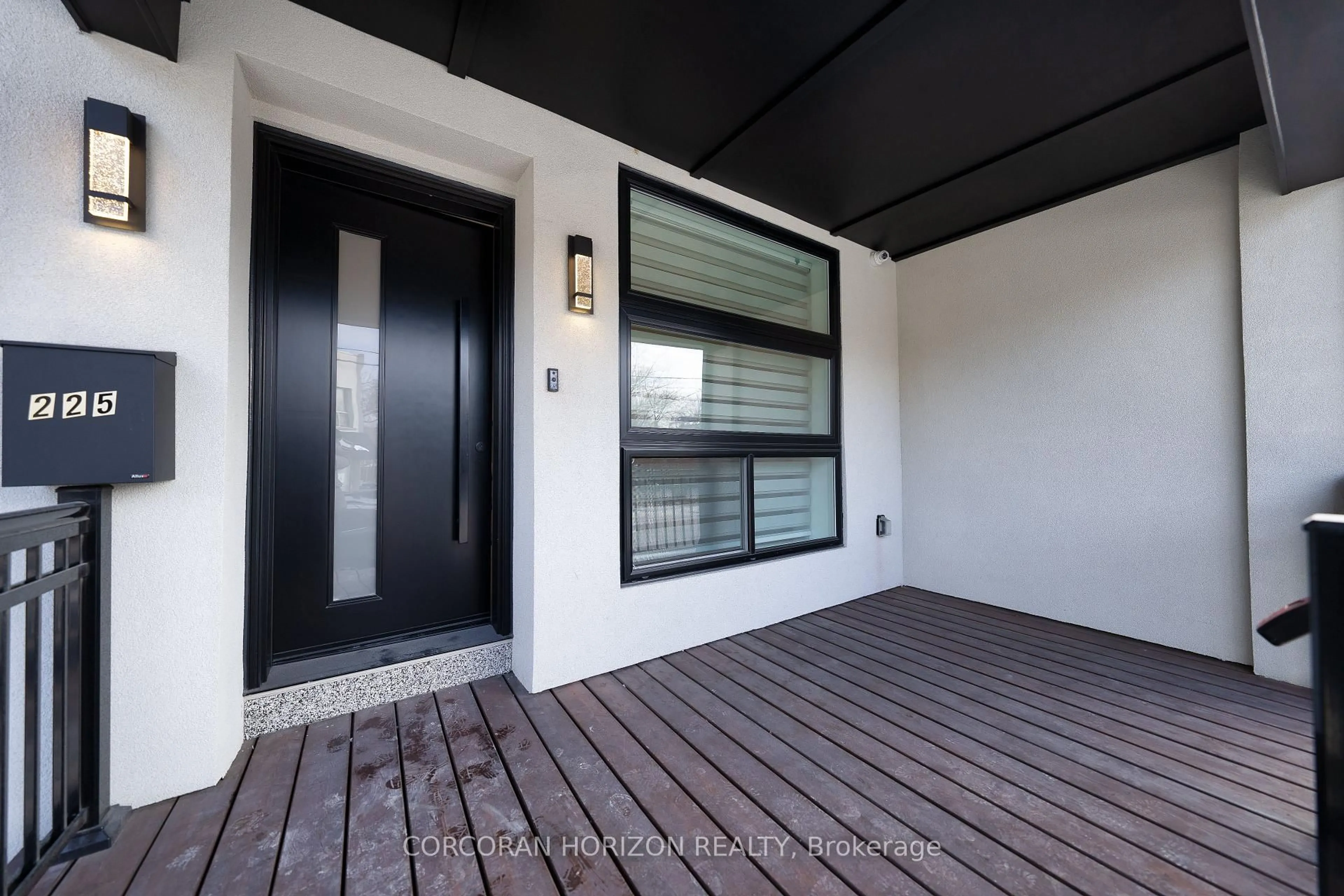 Indoor entryway for 225 Christie St, Toronto Ontario M6G 3B5
