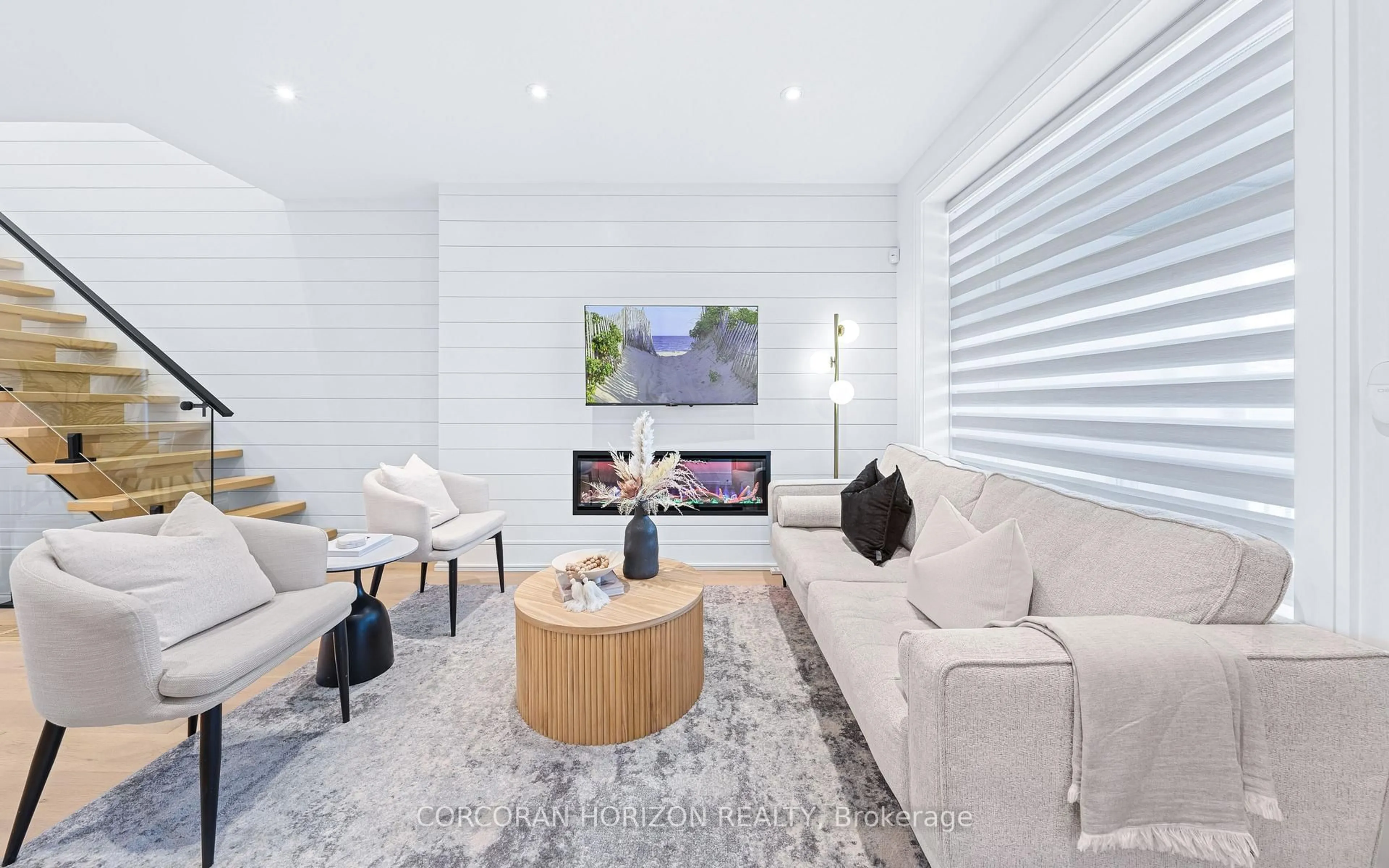 Living room with furniture, unknown for 225 Christie St, Toronto Ontario M6G 3B5